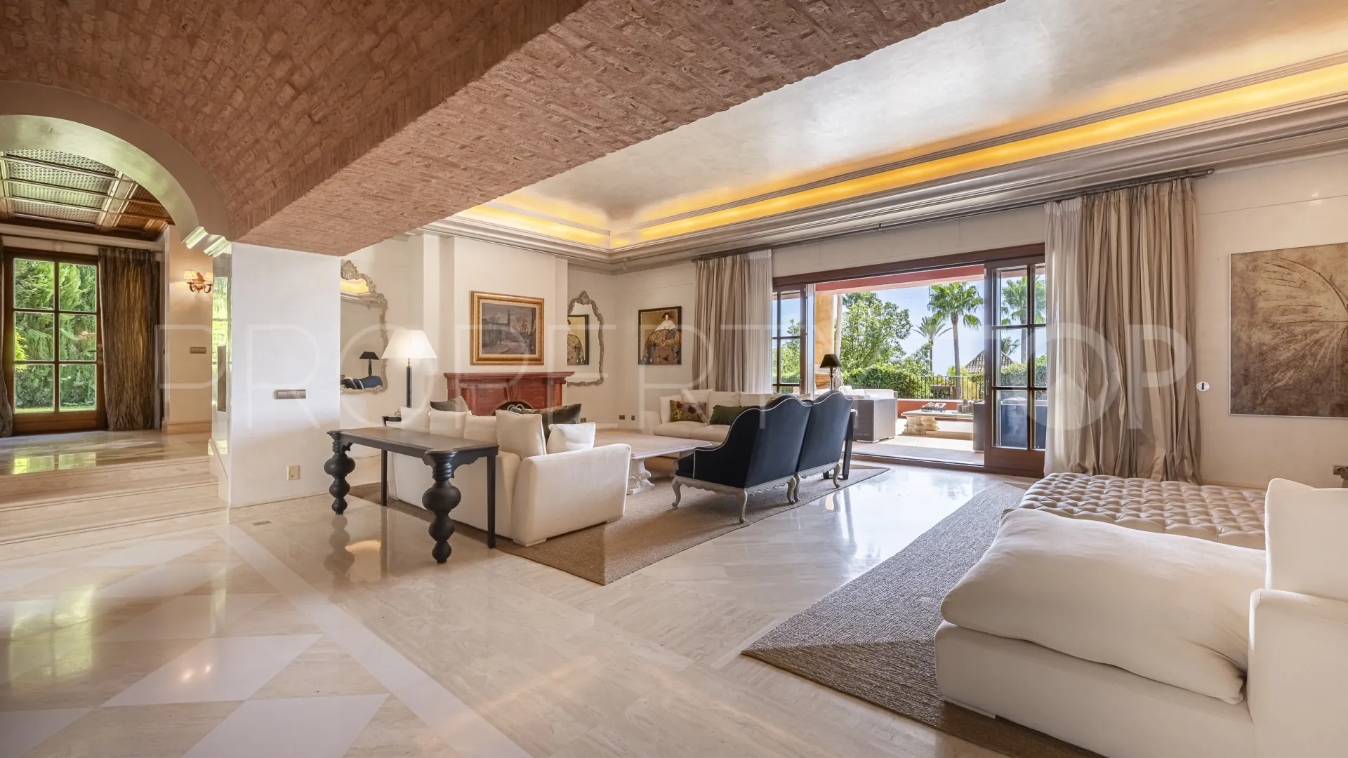 6 bedrooms villa for sale in Sierra Blanca