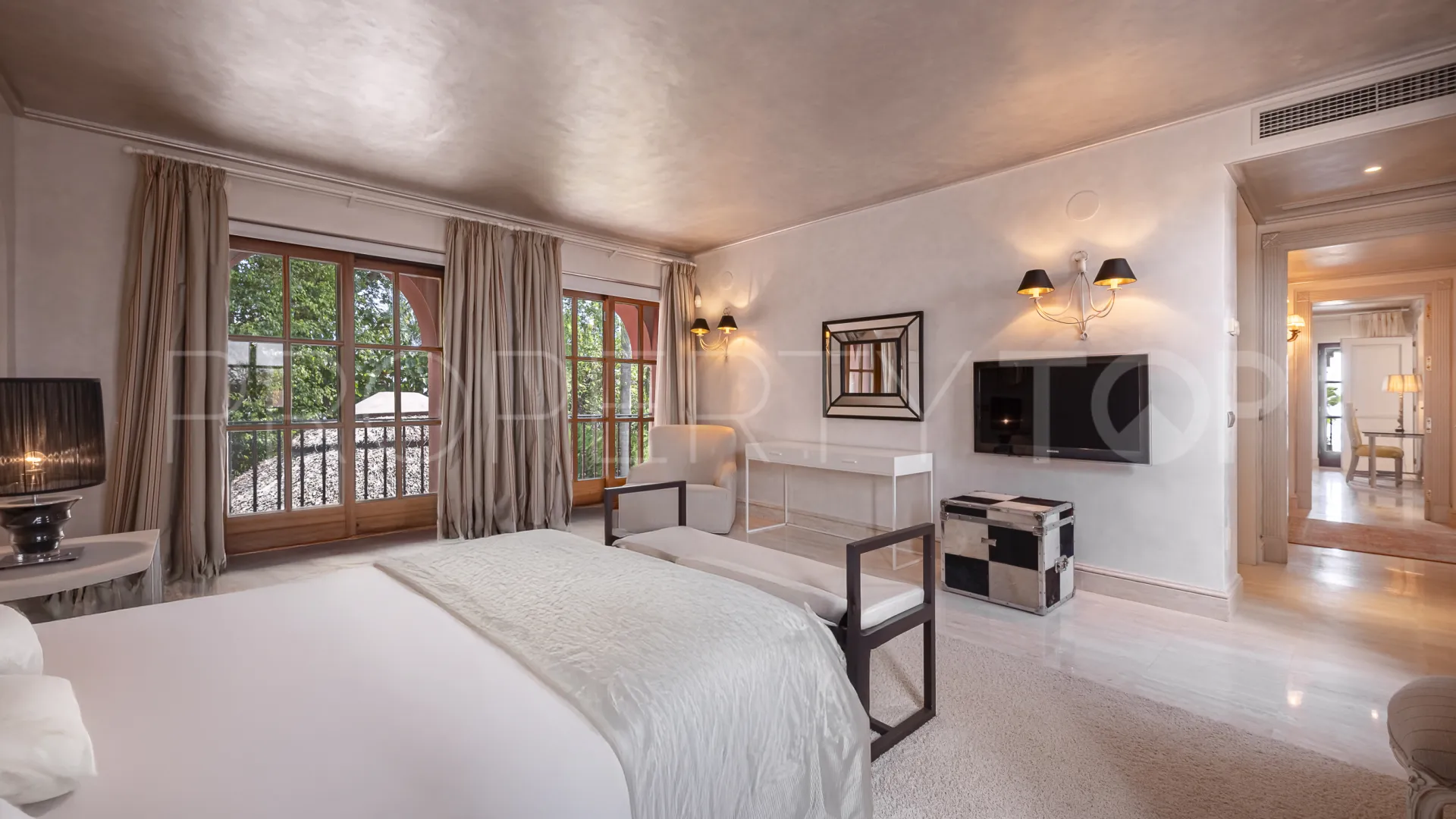 6 bedrooms villa for sale in Sierra Blanca