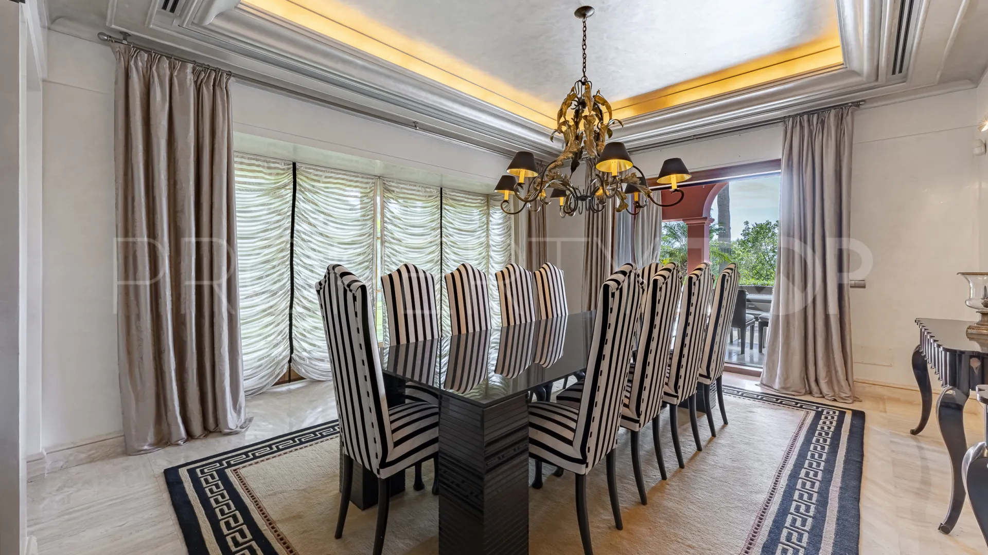 6 bedrooms villa for sale in Sierra Blanca