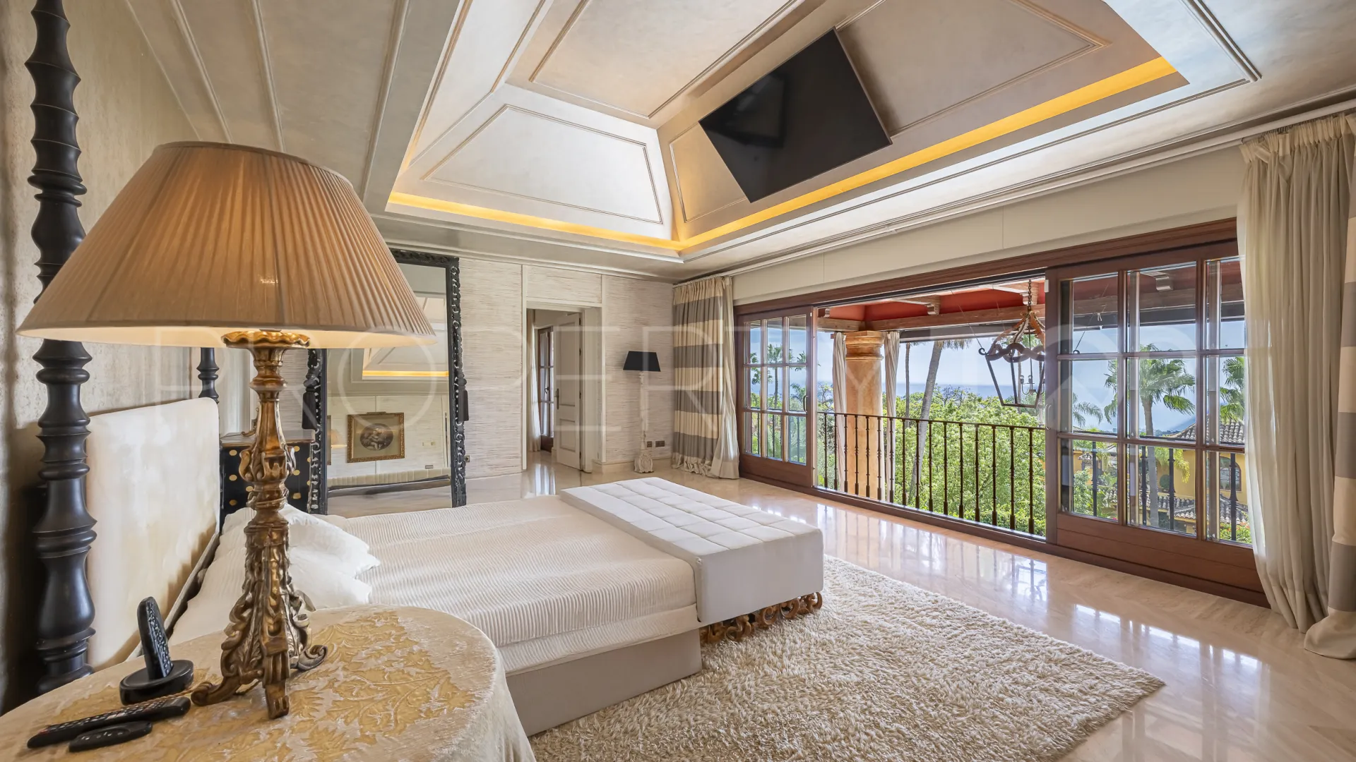 6 bedrooms villa for sale in Sierra Blanca
