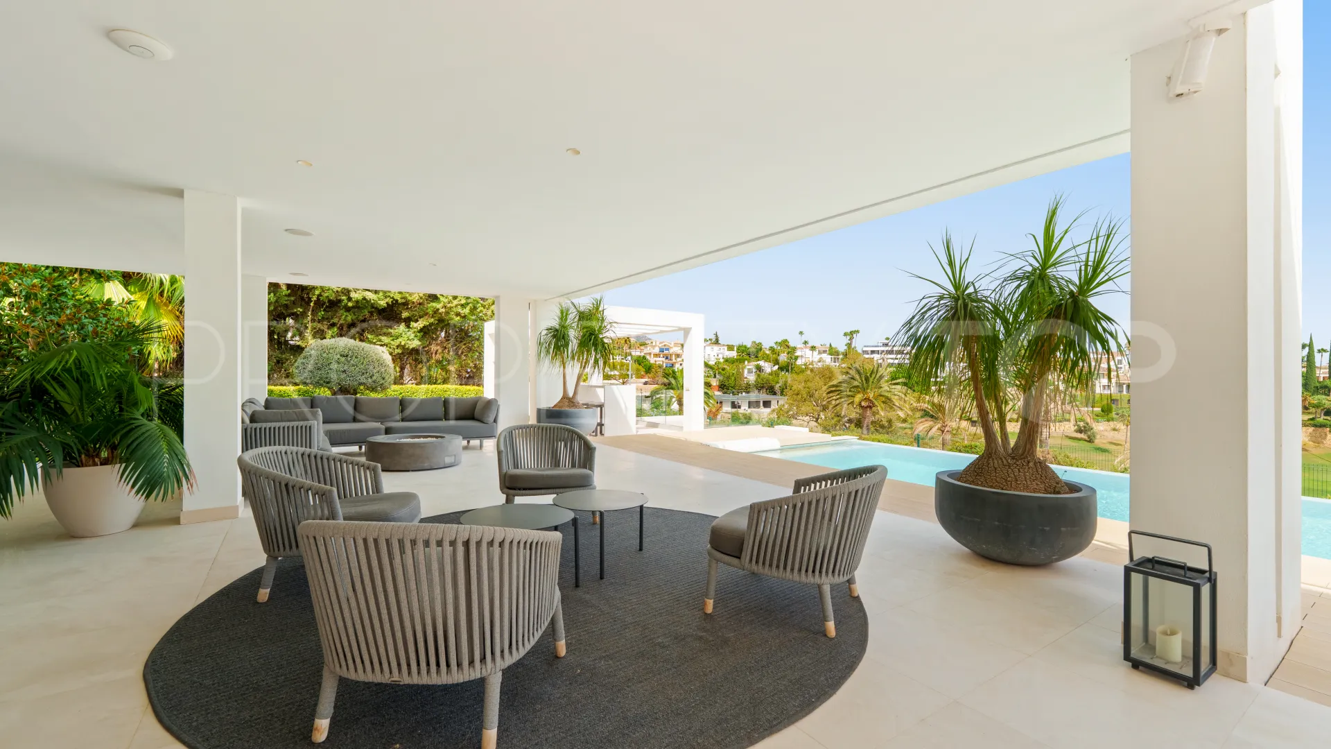 5 bedrooms Nueva Andalucia villa for sale