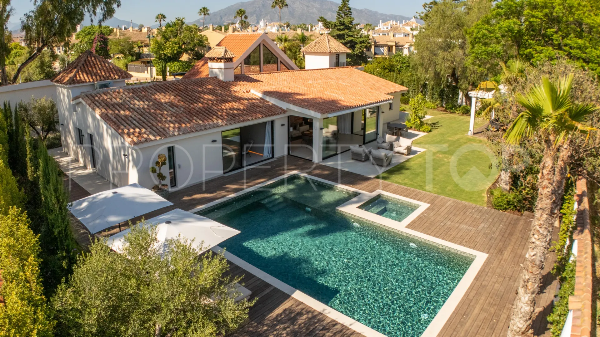 Villa en venta de 5 dormitorios en Marbella - Puerto Banus