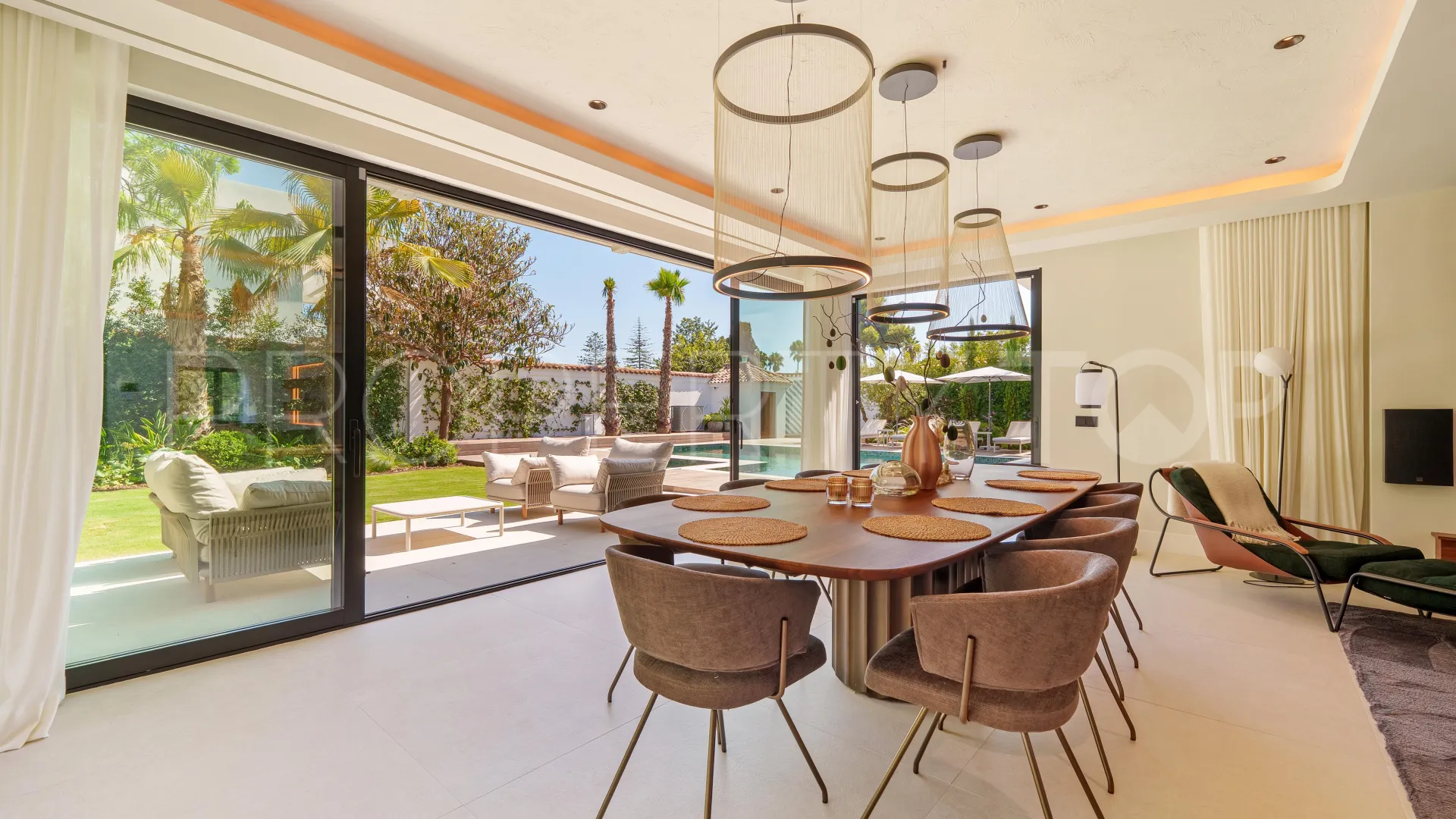 Villa en venta de 5 dormitorios en Marbella - Puerto Banus