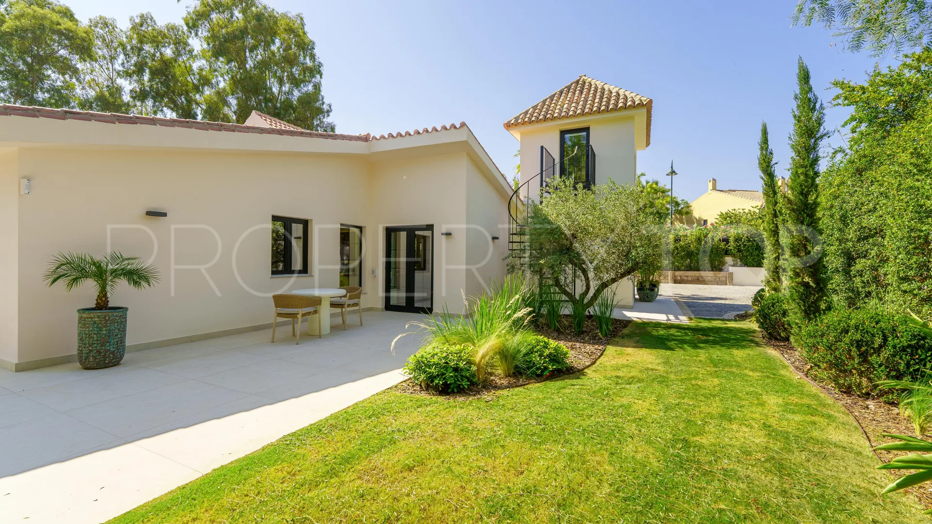 Villa en venta de 5 dormitorios en Marbella - Puerto Banus
