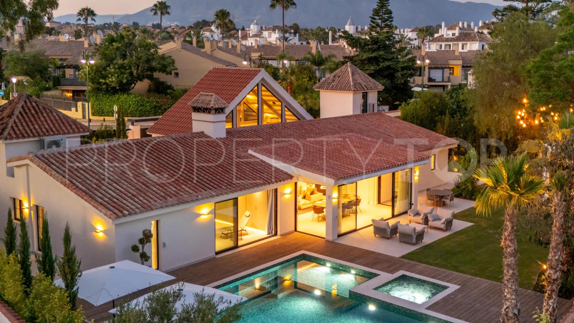 Villa en venta de 5 dormitorios en Marbella - Puerto Banus