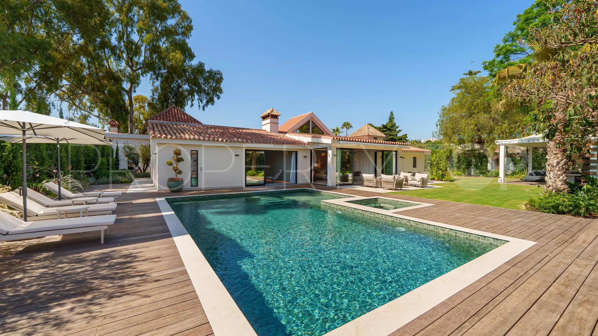 Villa en venta de 5 dormitorios en Marbella - Puerto Banus