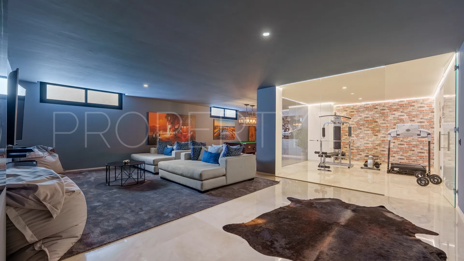 Villa for sale in Los Olivos with 6 bedrooms
