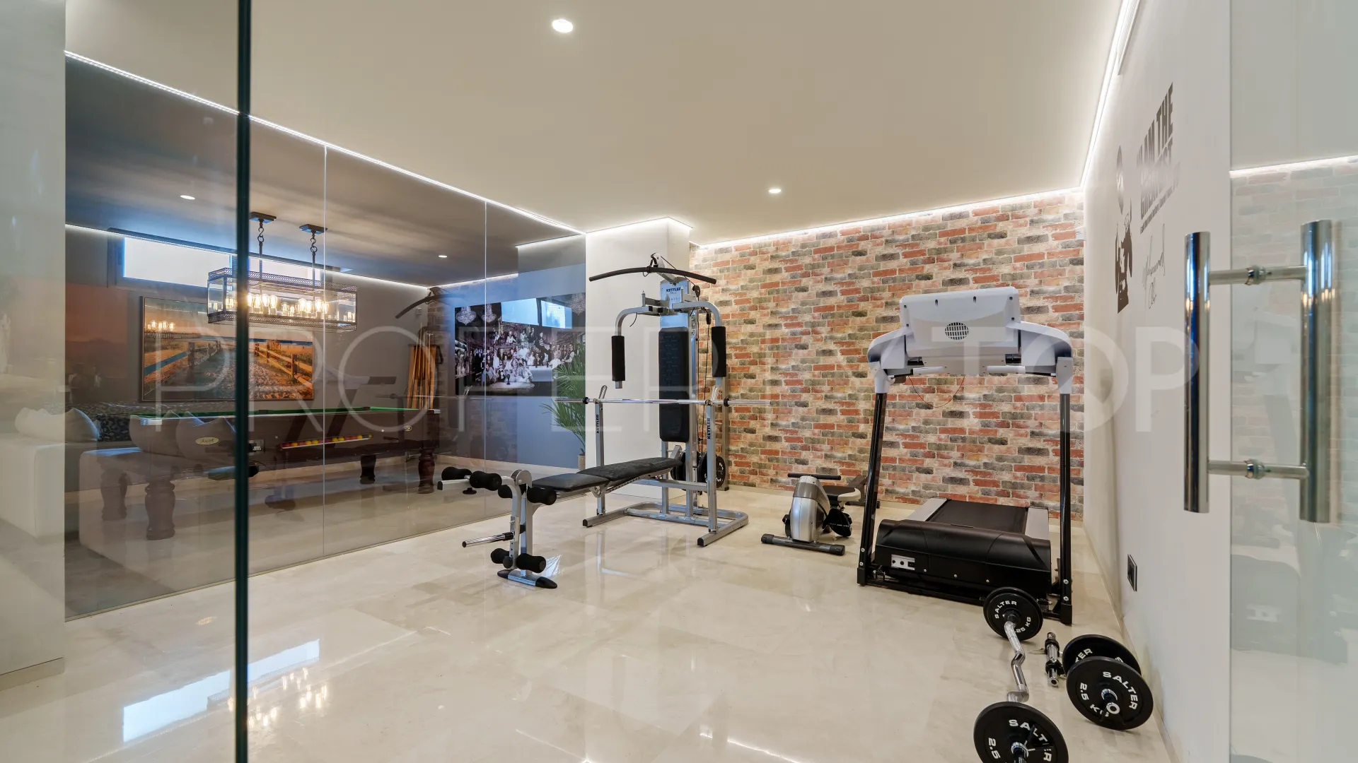 Villa for sale in Los Olivos with 6 bedrooms