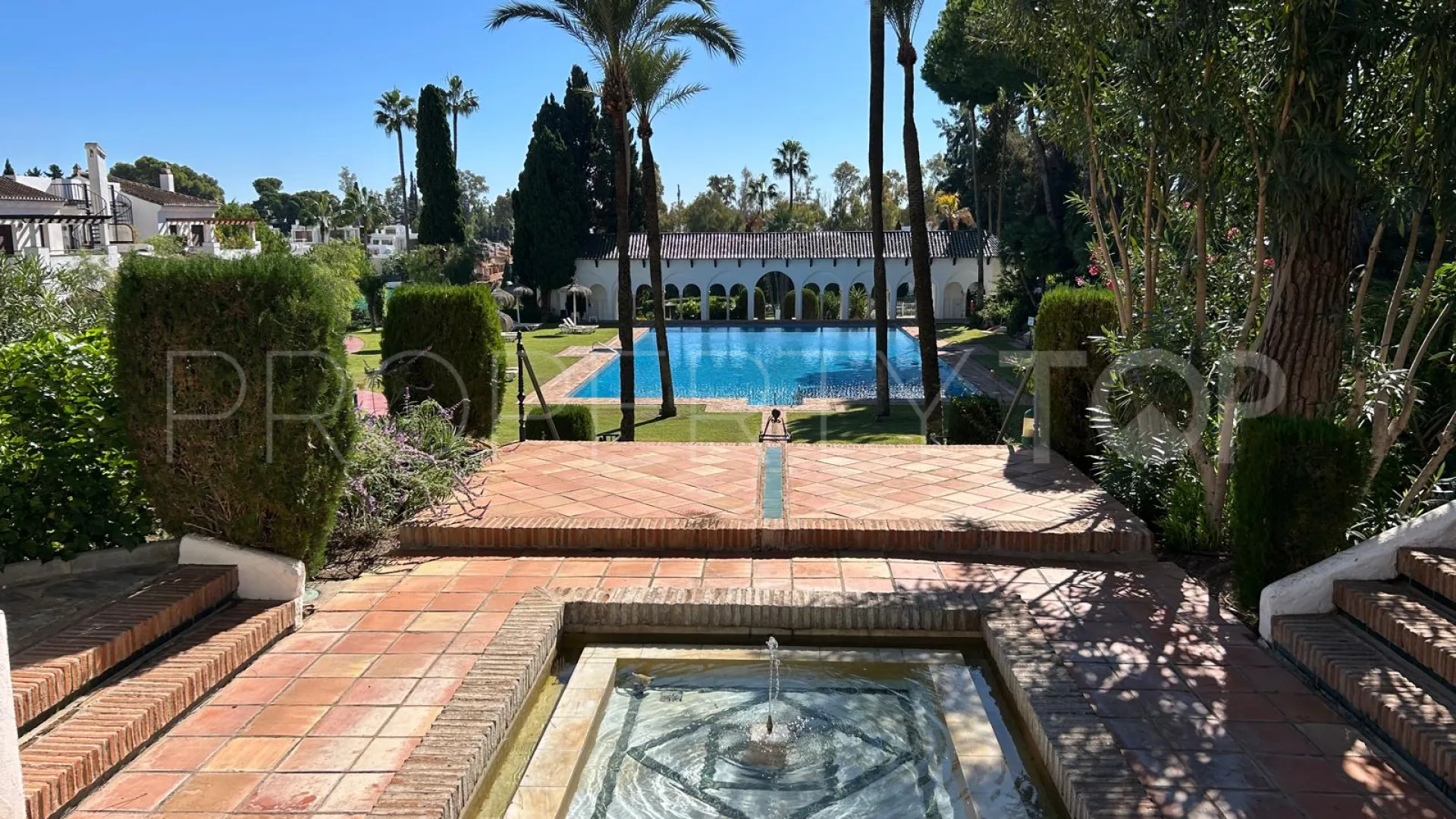 Se vende apartamento planta baja en Señorio de Marbella con 3 dormitorios