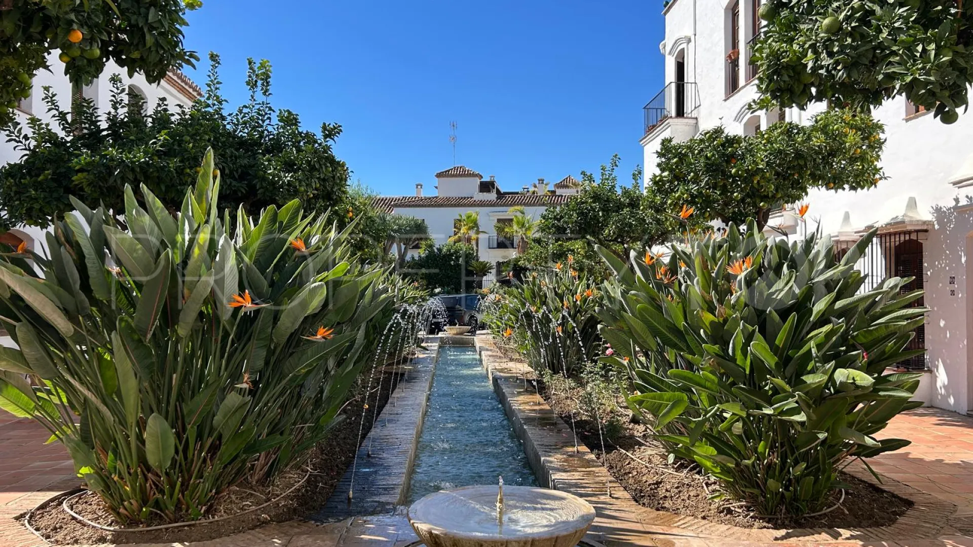 Se vende apartamento planta baja en Señorio de Marbella con 3 dormitorios