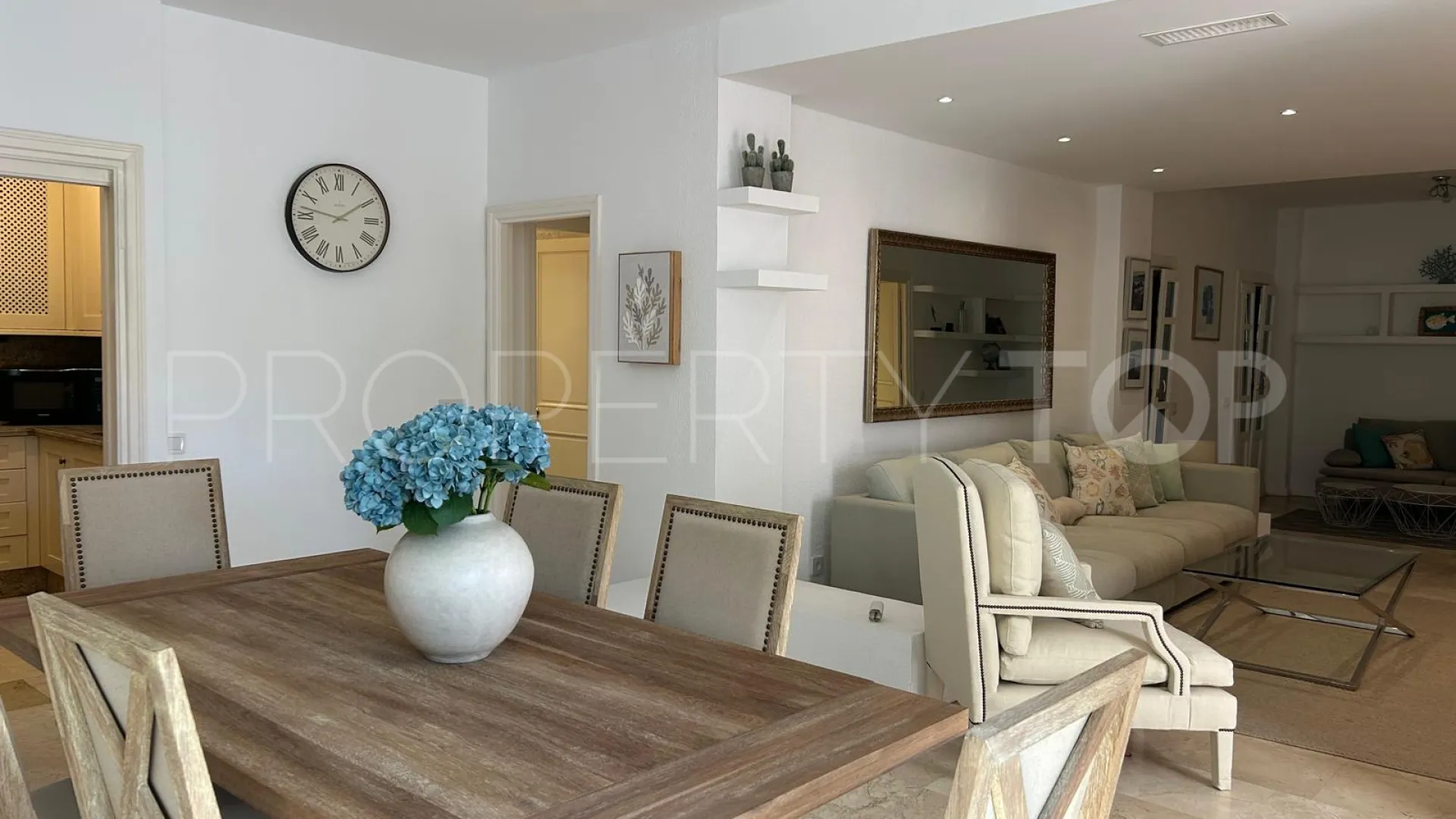 Se vende apartamento planta baja en Señorio de Marbella con 3 dormitorios
