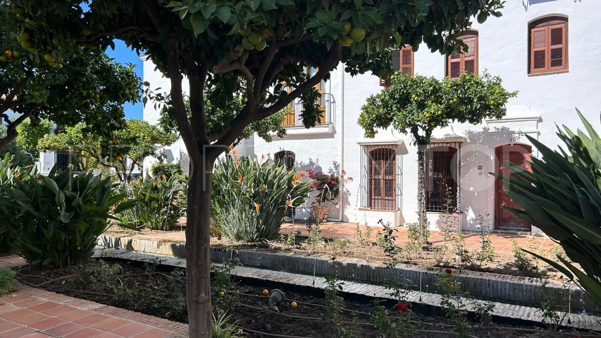 Se vende apartamento planta baja en Señorio de Marbella con 3 dormitorios