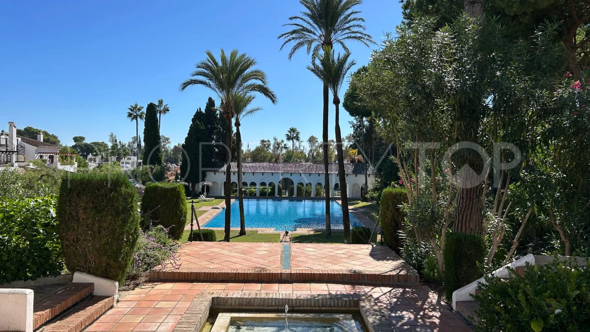 Se vende apartamento planta baja en Señorio de Marbella con 3 dormitorios