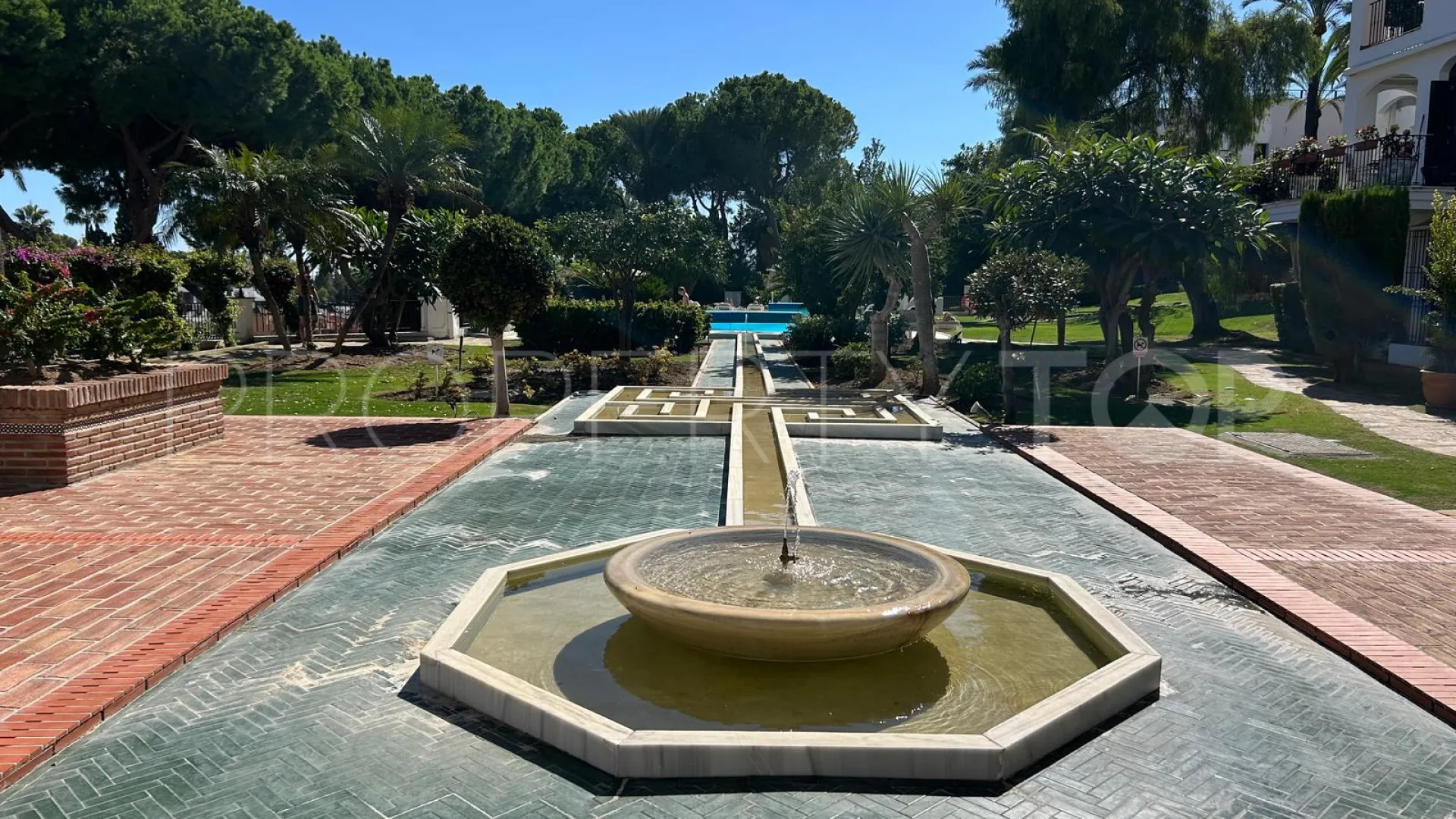 Se vende apartamento planta baja en Señorio de Marbella con 3 dormitorios