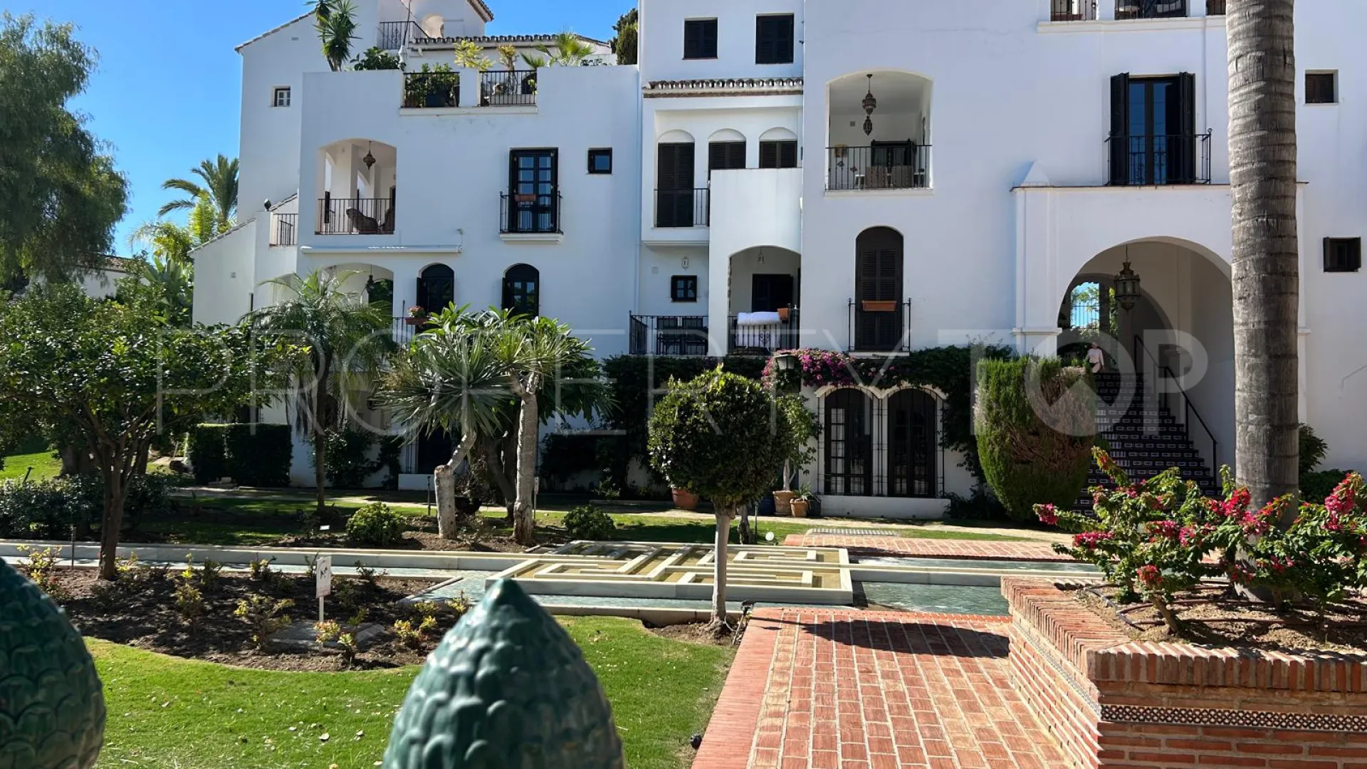 Se vende apartamento planta baja en Señorio de Marbella con 3 dormitorios