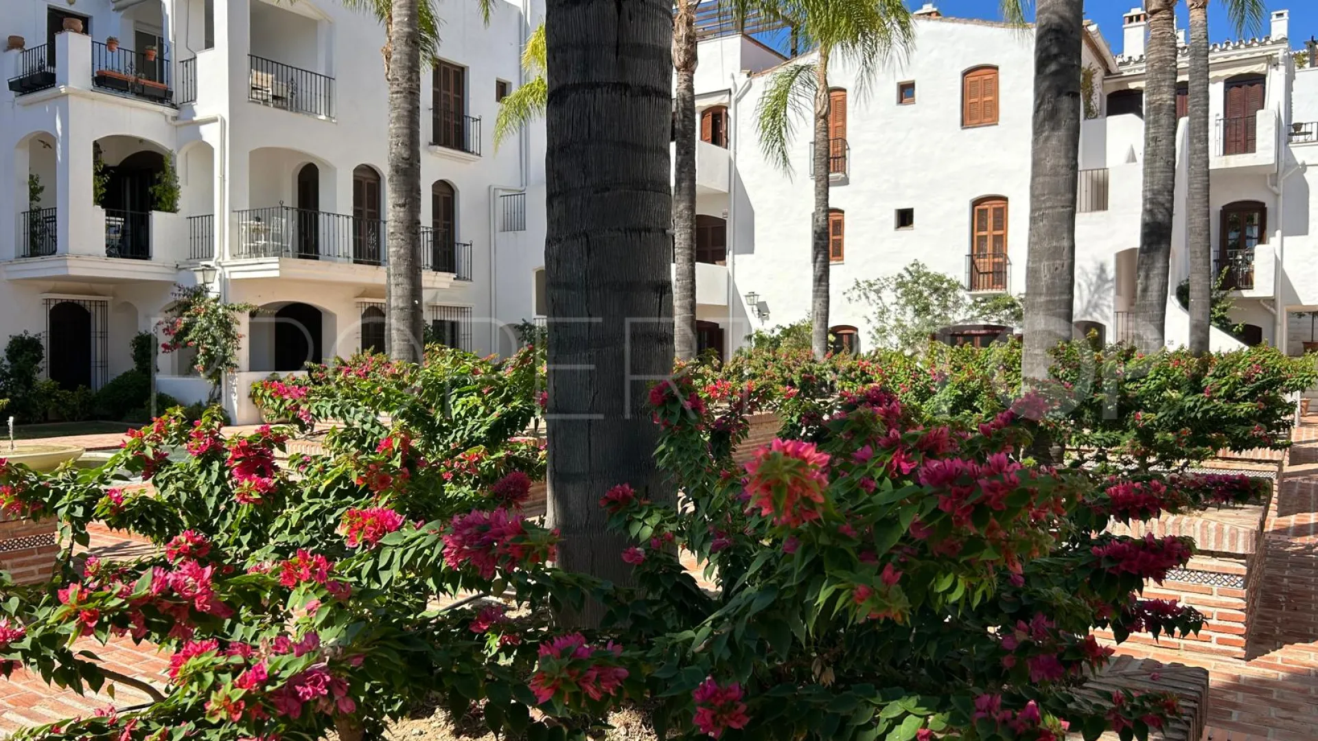Se vende apartamento planta baja en Señorio de Marbella con 3 dormitorios