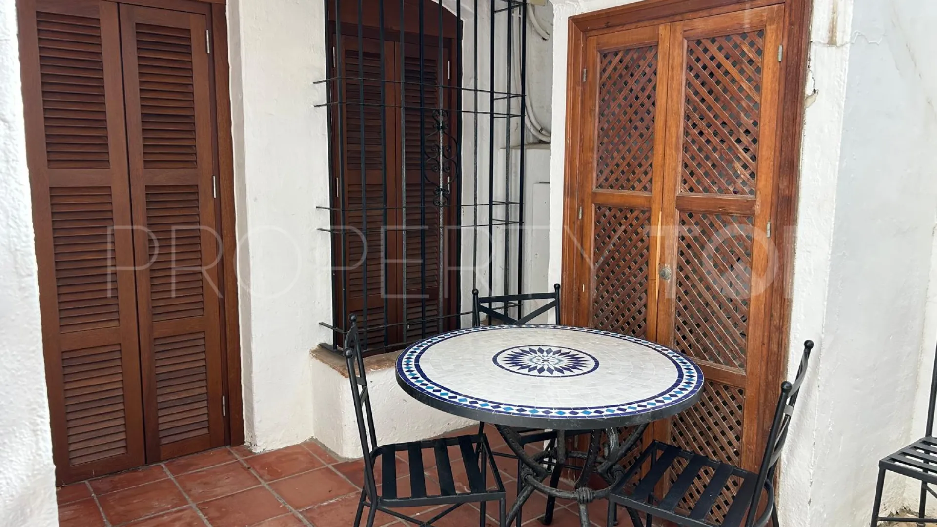 Se vende apartamento planta baja en Señorio de Marbella con 3 dormitorios