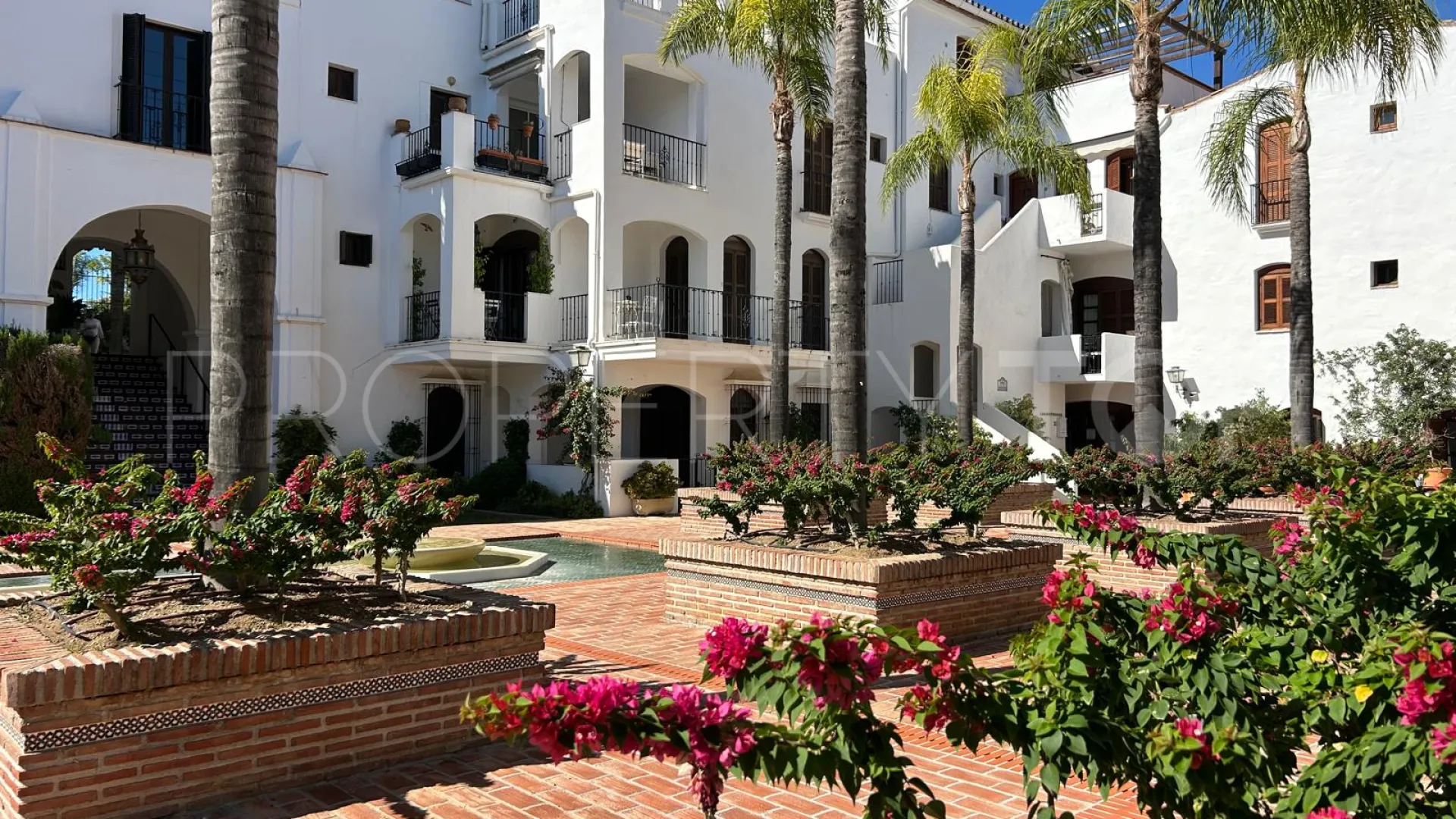 Se vende apartamento planta baja en Señorio de Marbella con 3 dormitorios