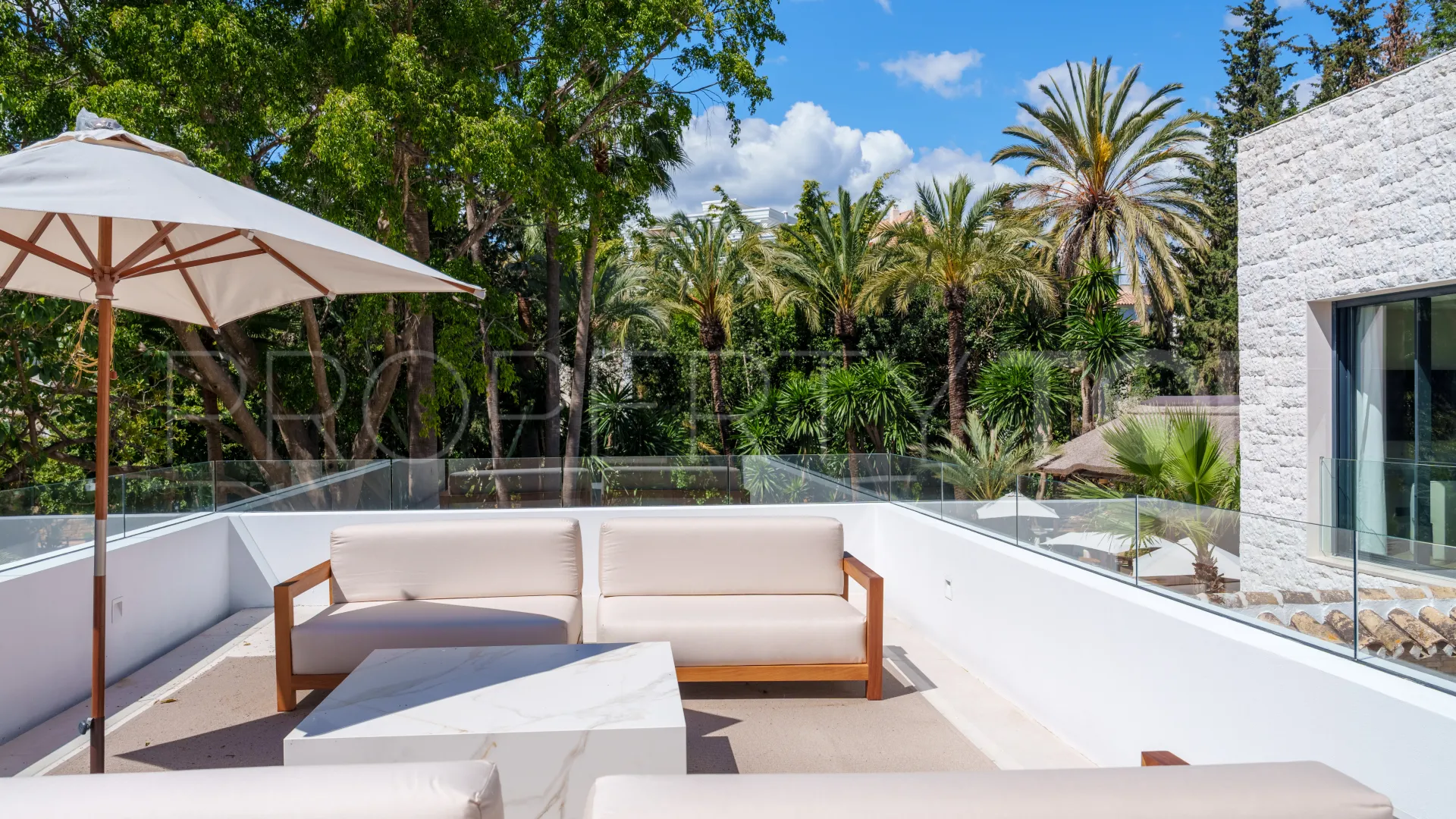 Buy villa in Las Brisas