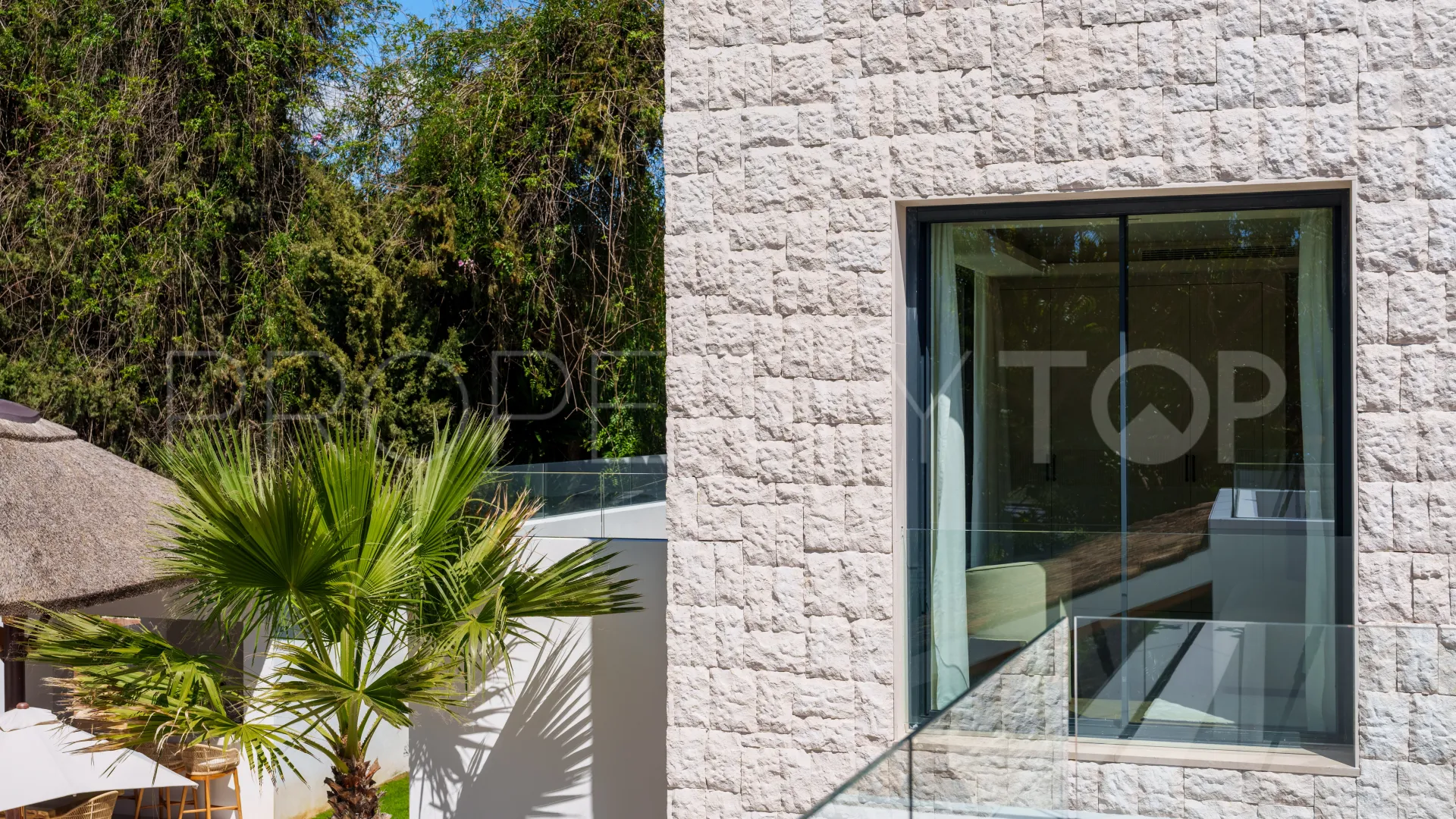 Buy villa in Las Brisas