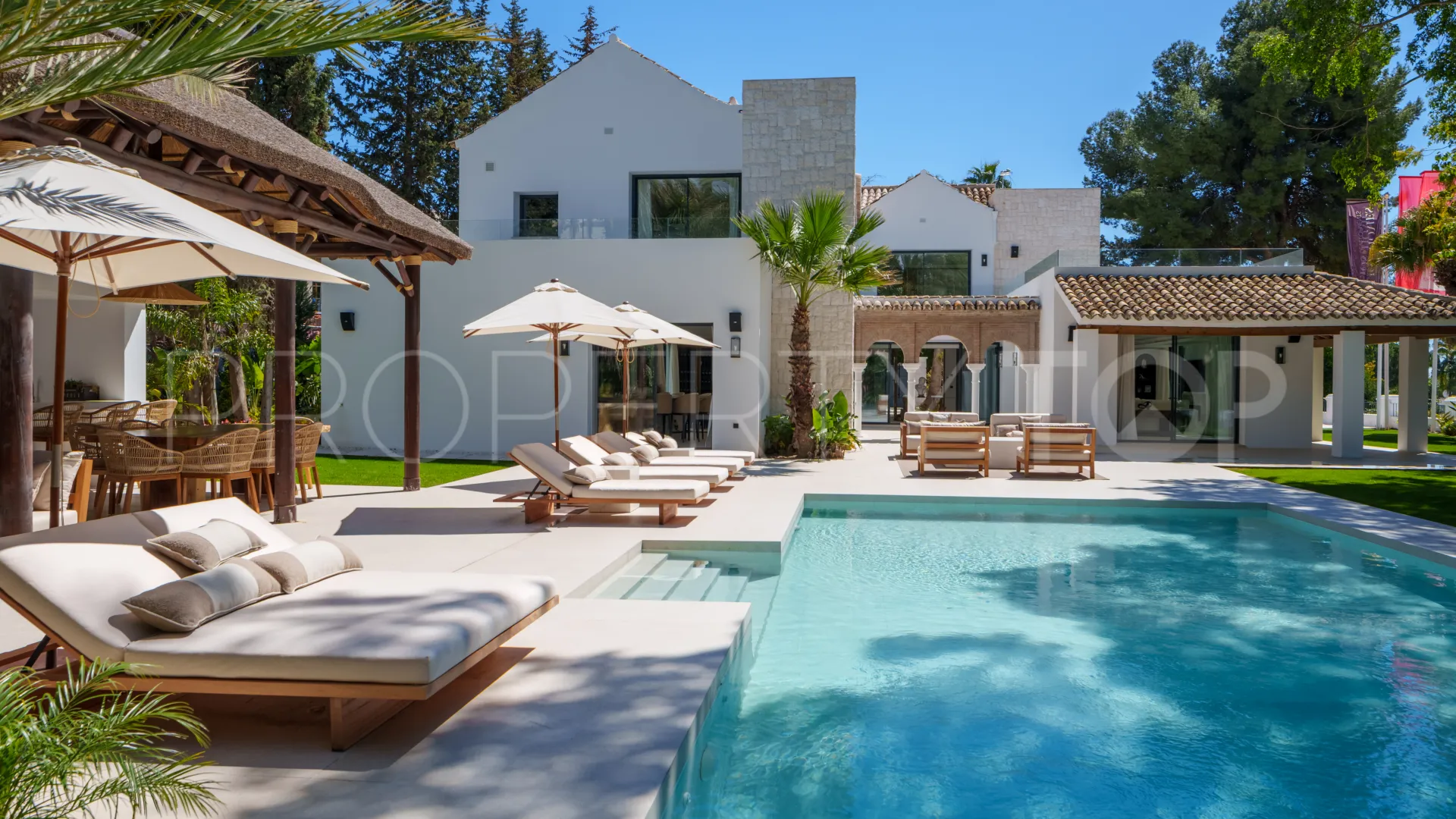 Buy villa in Las Brisas