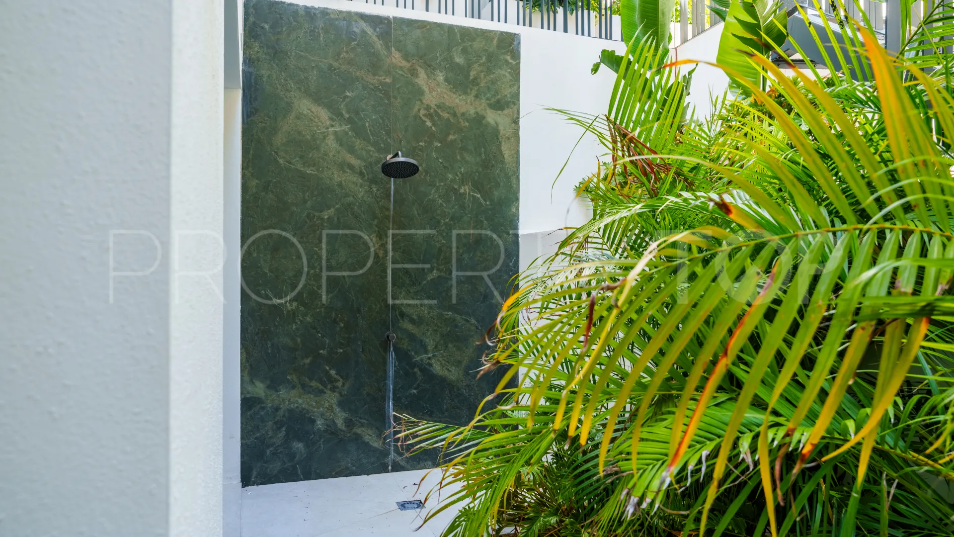 Buy villa in Las Brisas