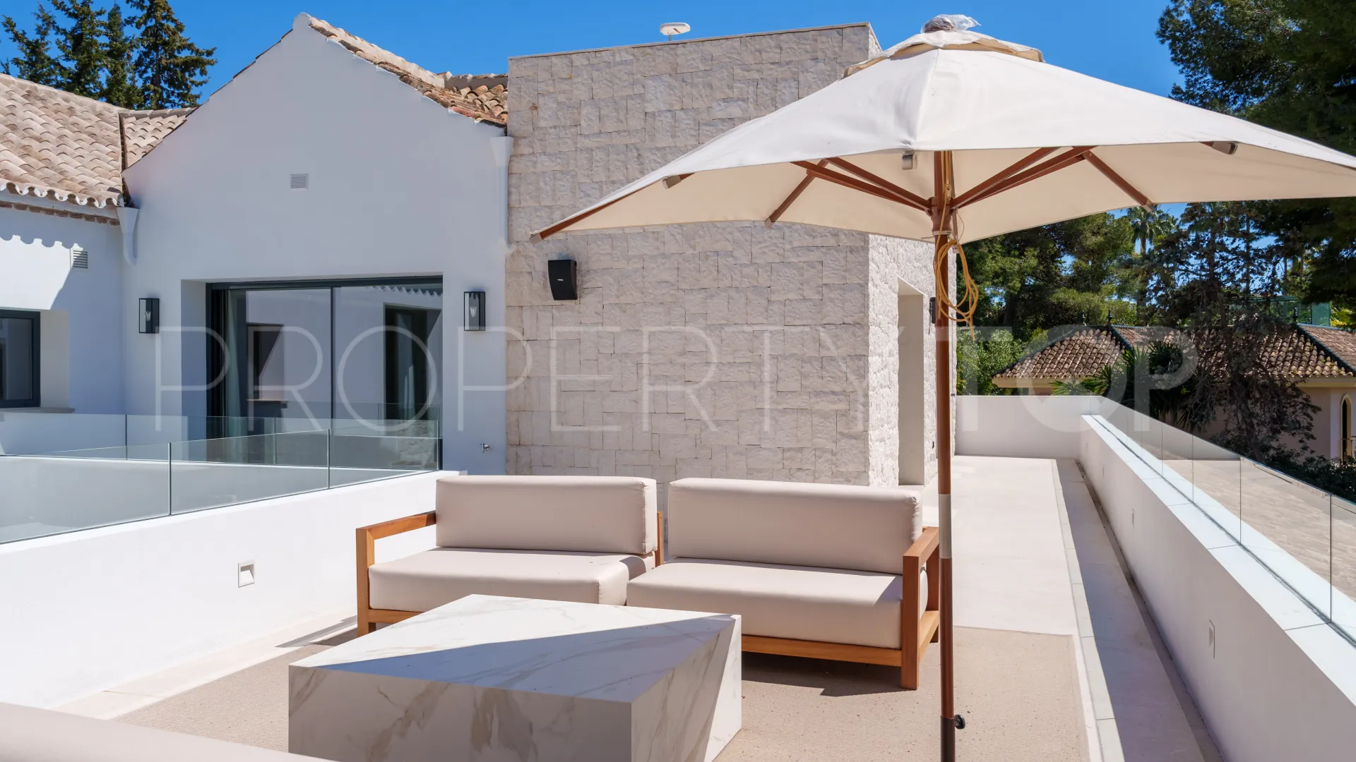 Buy villa in Las Brisas
