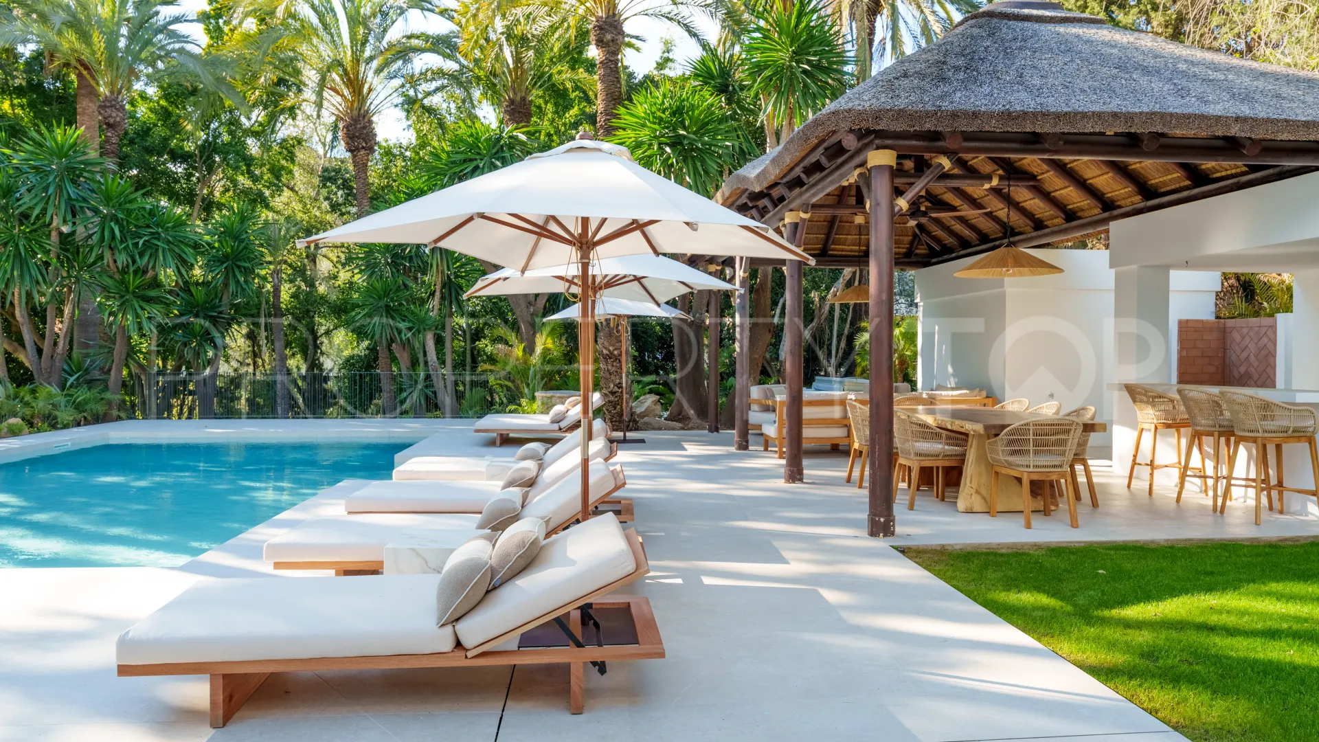 Buy villa in Las Brisas