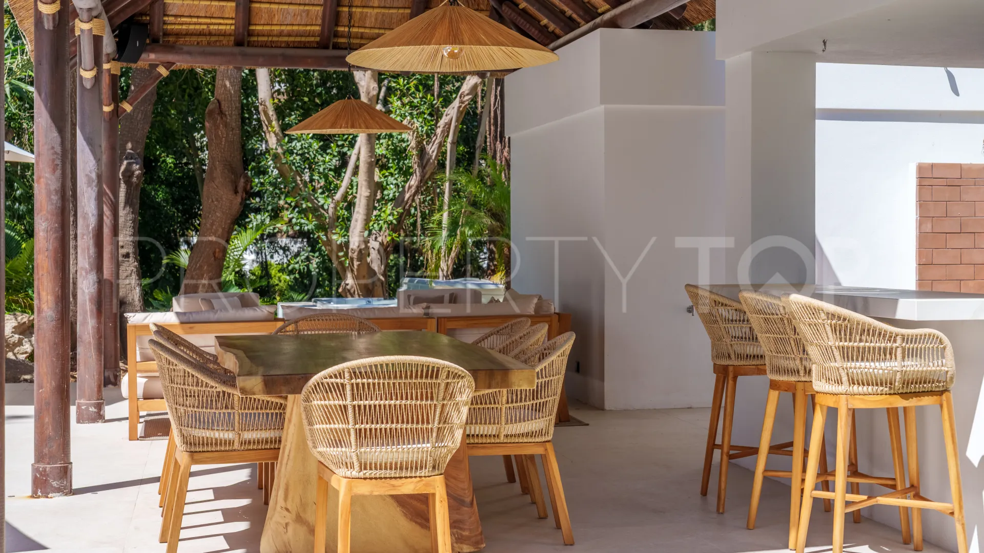 Buy villa in Las Brisas