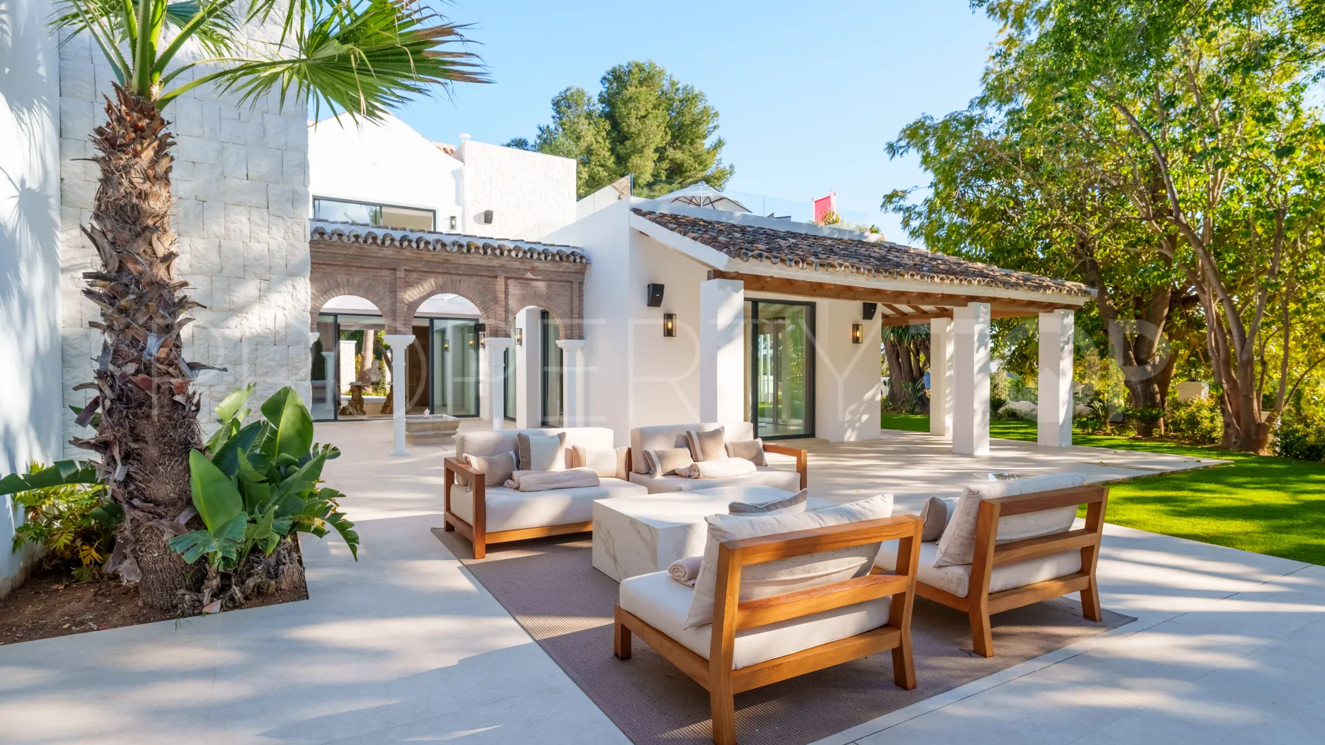 Buy villa in Las Brisas