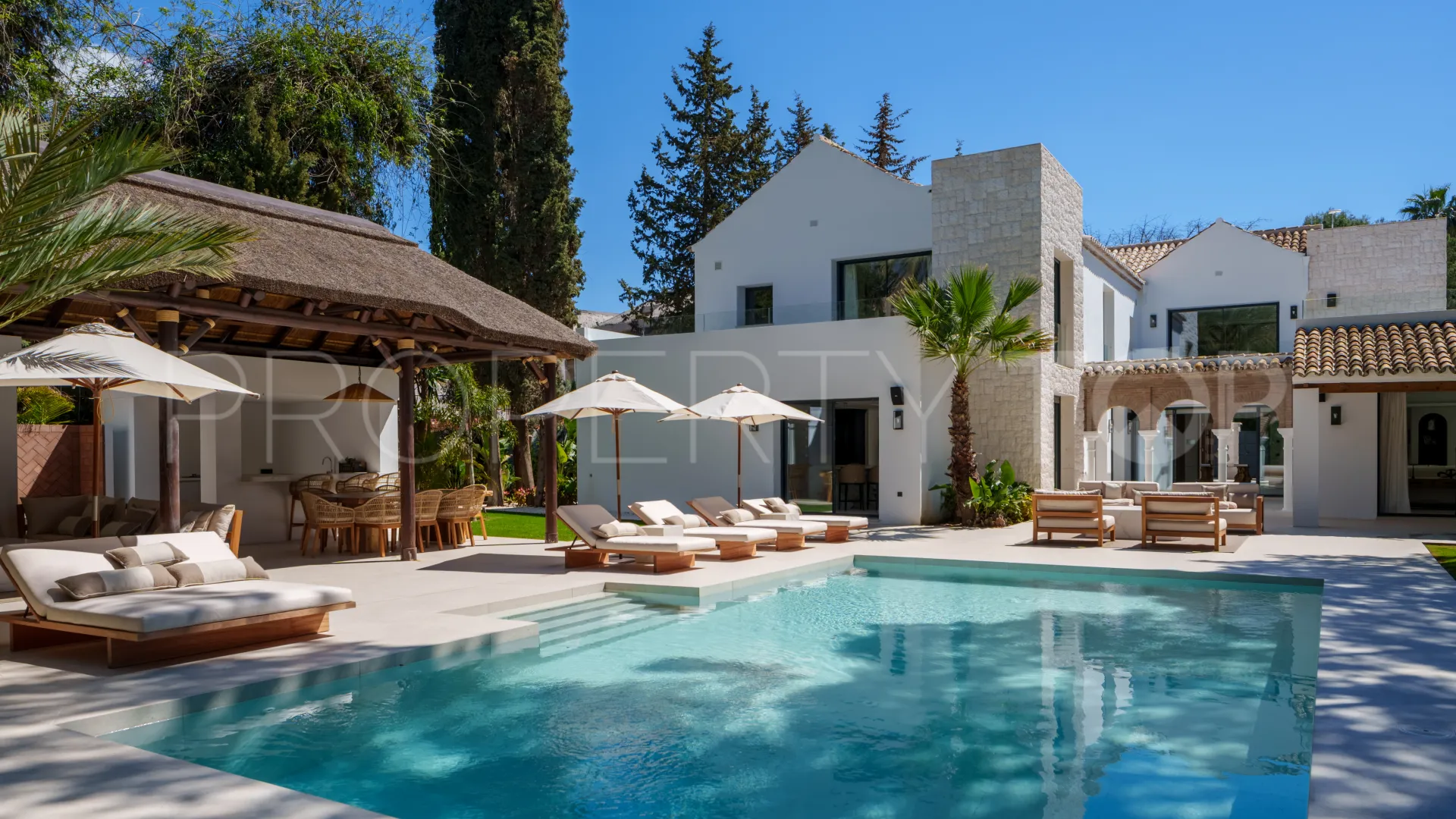 Buy villa in Las Brisas