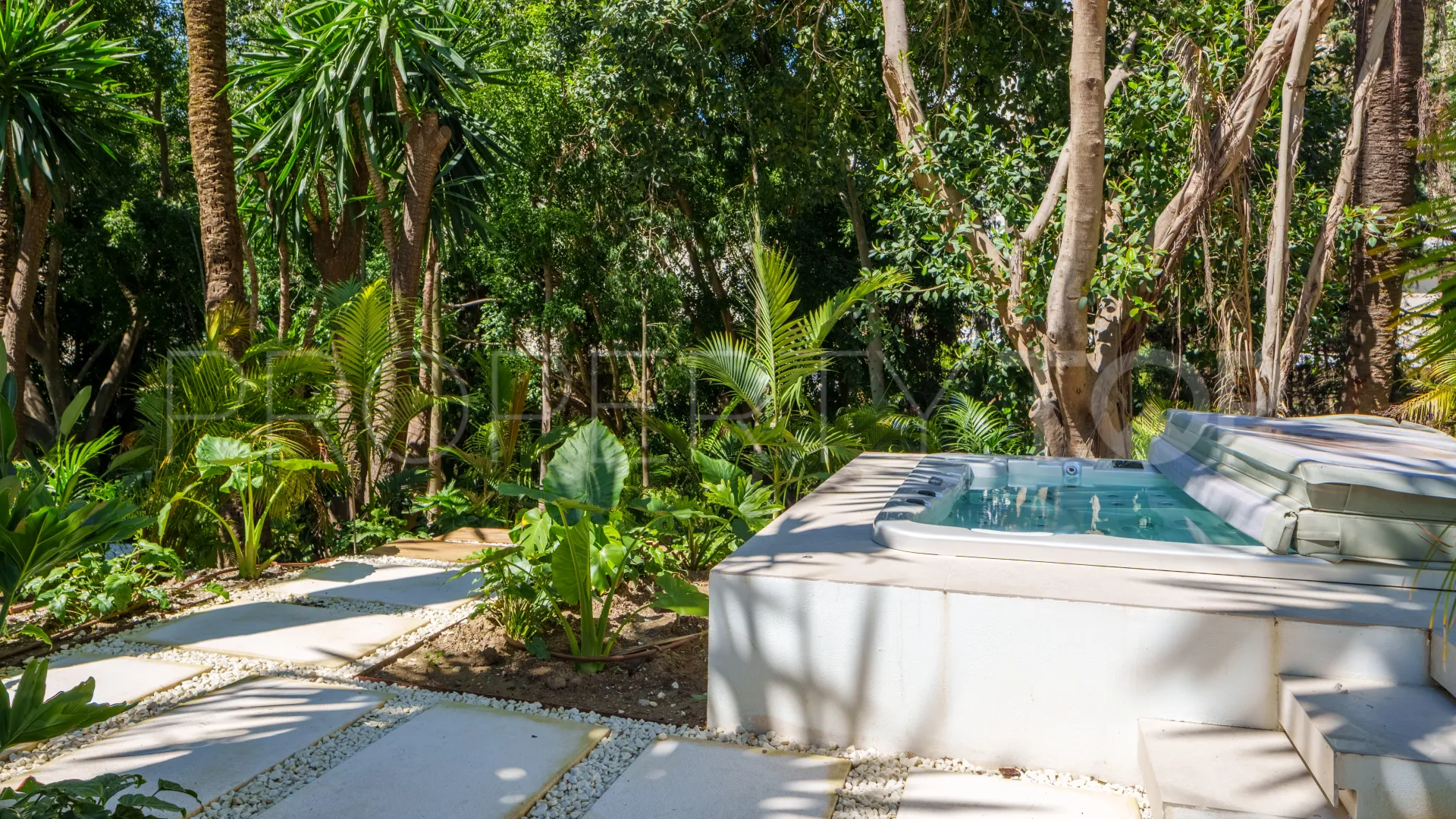 Buy villa in Las Brisas