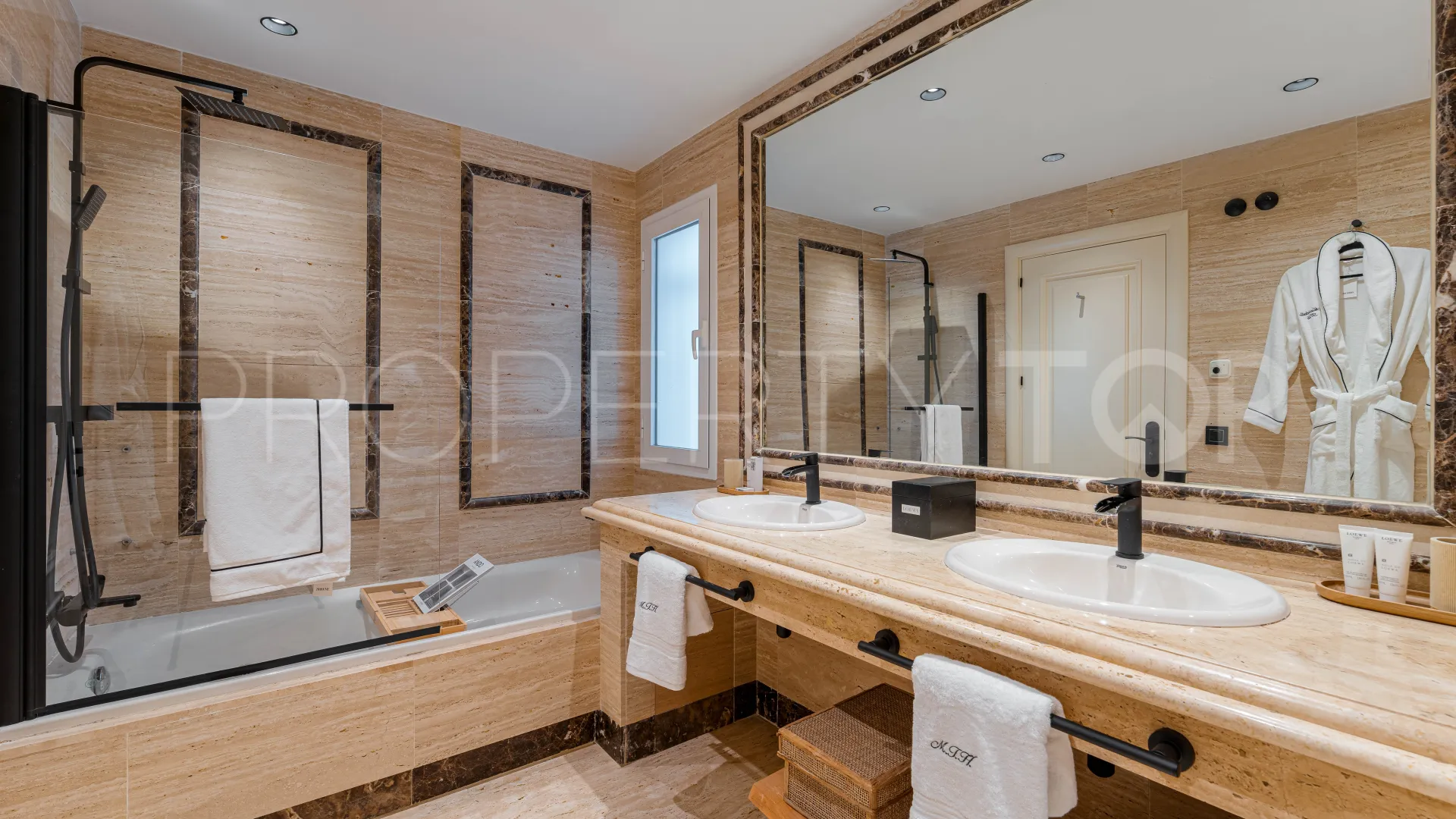 Apartamento planta baja en venta de 3 dormitorios en Marbella Golden Mile