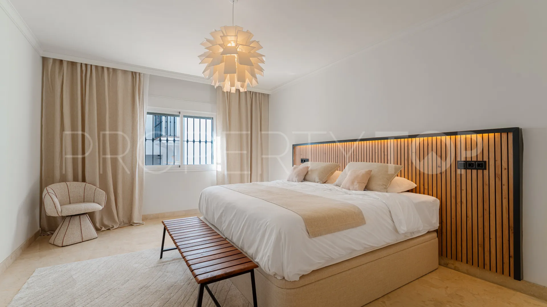 Apartamento planta baja en venta de 3 dormitorios en Marbella Golden Mile