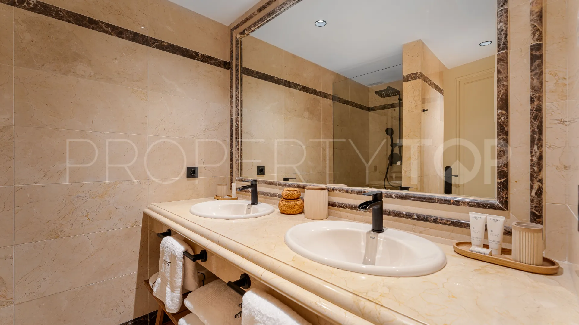 Apartamento planta baja en venta de 3 dormitorios en Marbella Golden Mile
