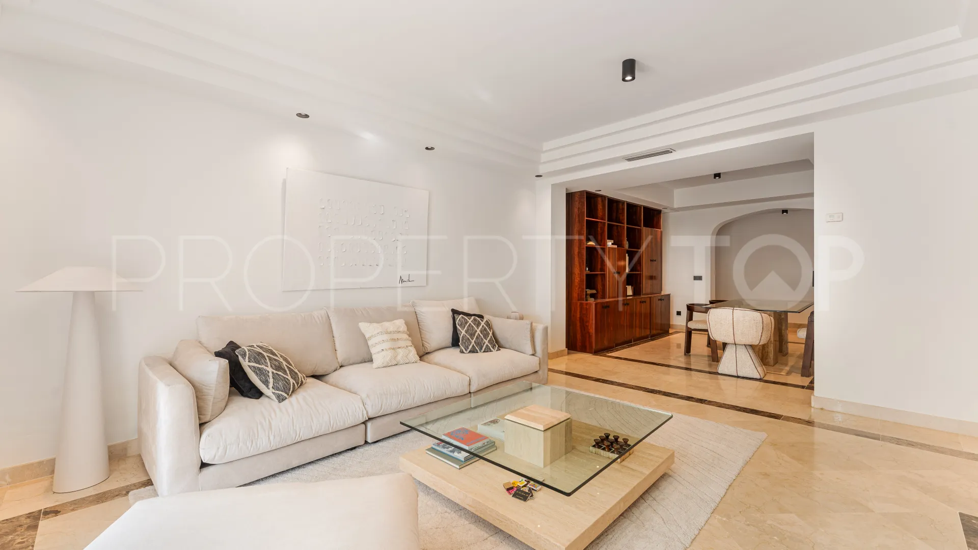 Apartamento planta baja en venta de 3 dormitorios en Marbella Golden Mile