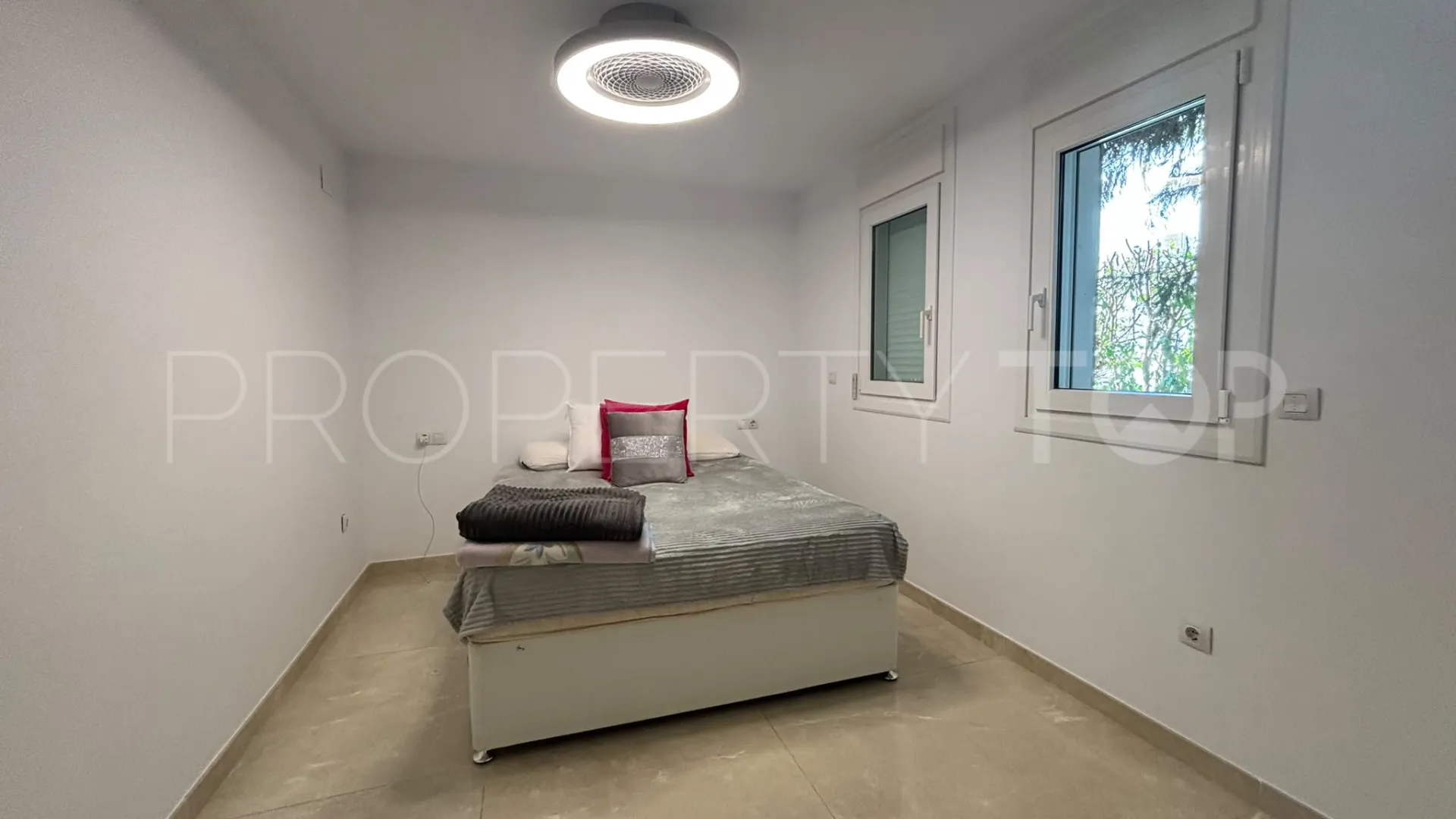 Town house for sale in Santa Clara with 4 bedrooms