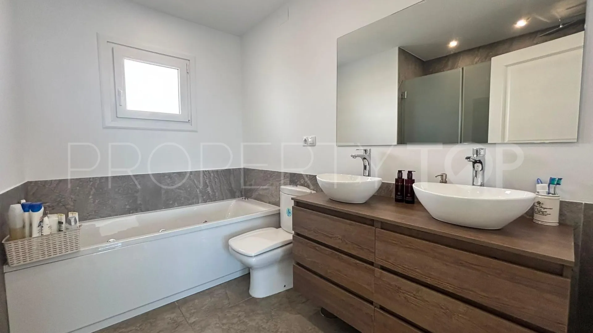 Town house for sale in Santa Clara with 4 bedrooms