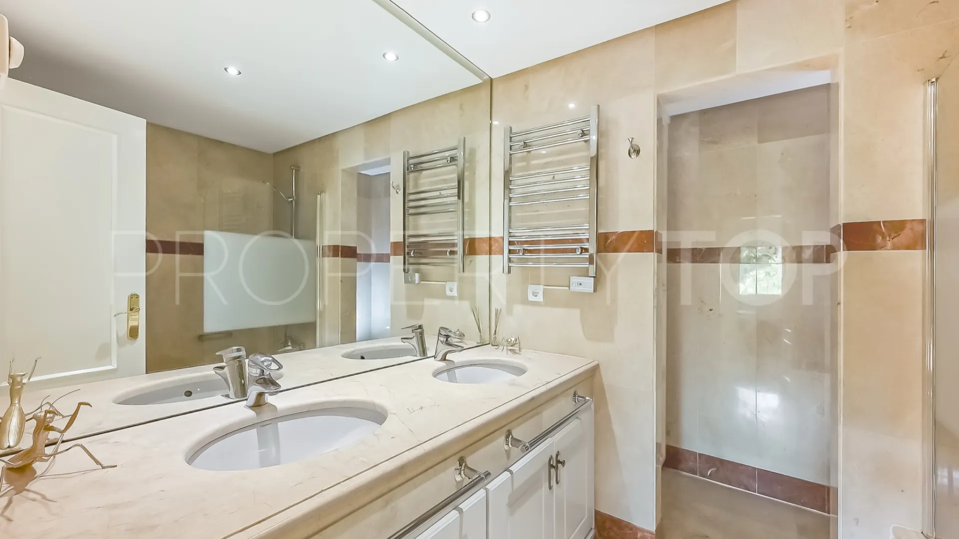 2 bedrooms ground floor apartment in Menara Beach for sale