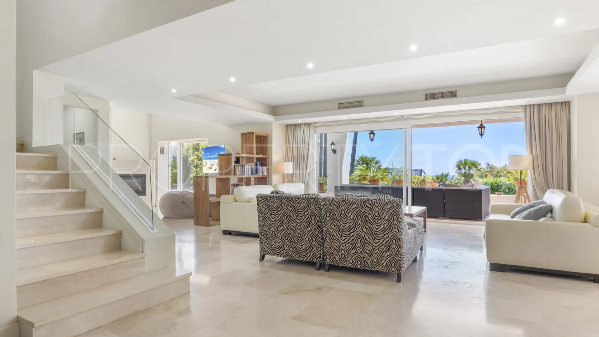 Villa con 4 dormitorios en venta en Manilva