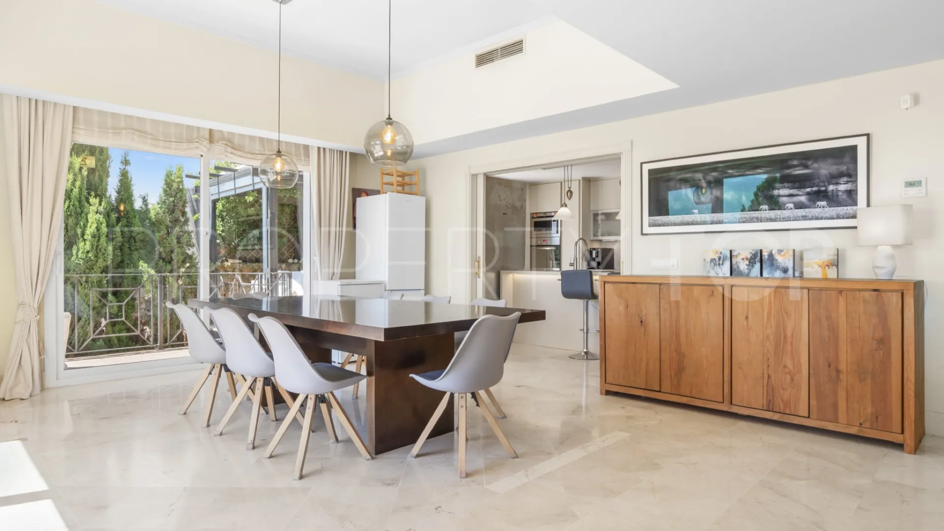 Villa con 4 dormitorios en venta en Manilva