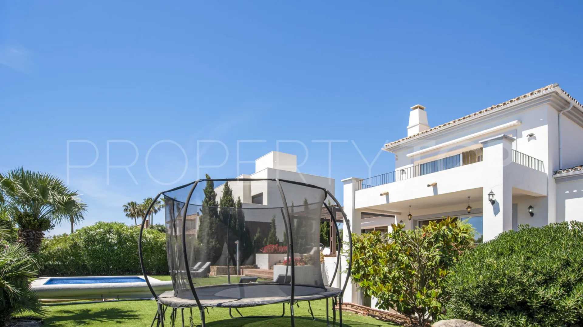 Villa con 4 dormitorios en venta en Manilva