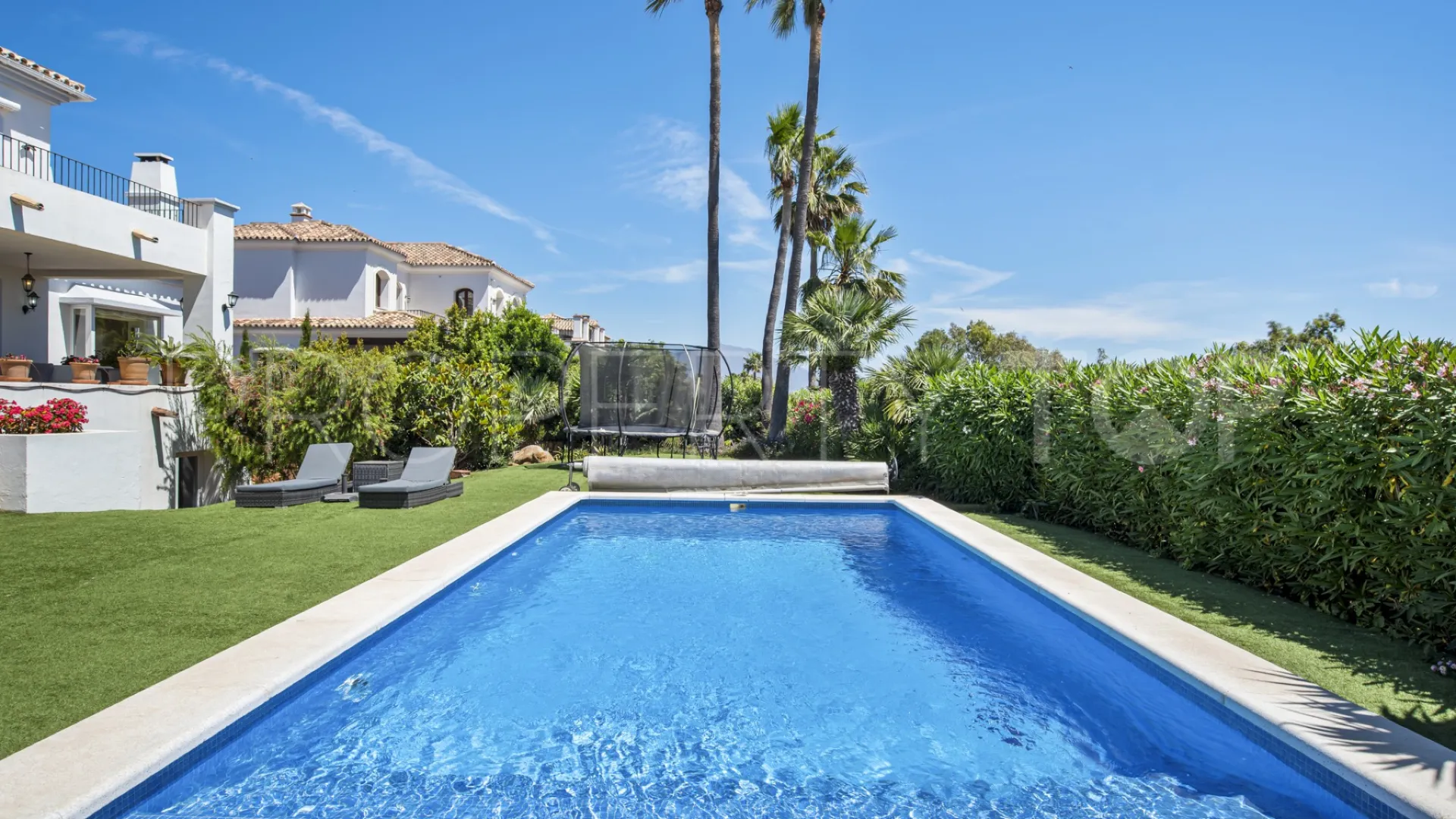 Villa con 4 dormitorios en venta en Manilva