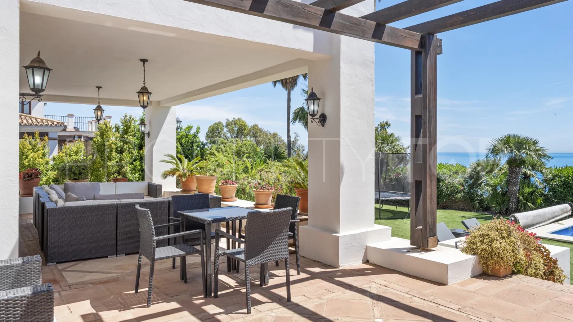 Villa con 4 dormitorios en venta en Manilva