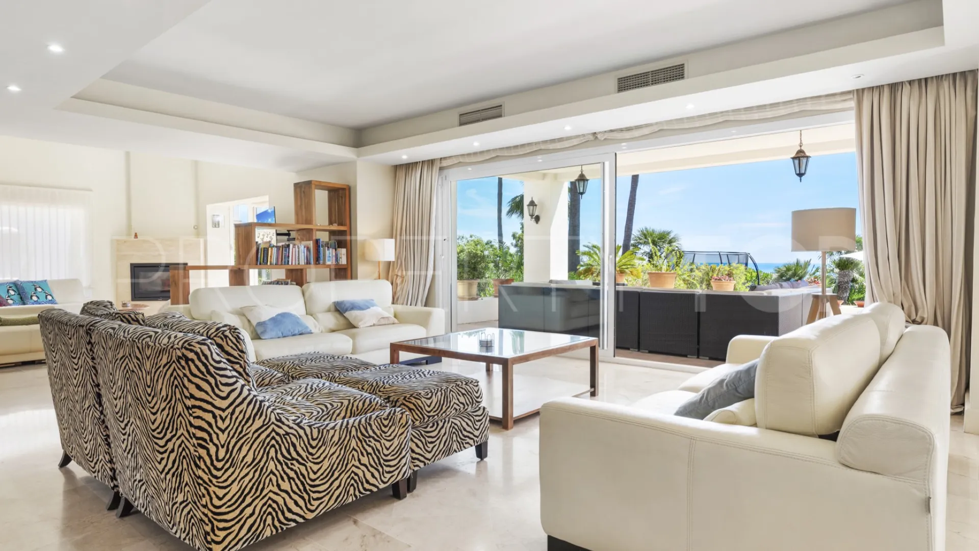 Villa con 4 dormitorios en venta en Manilva