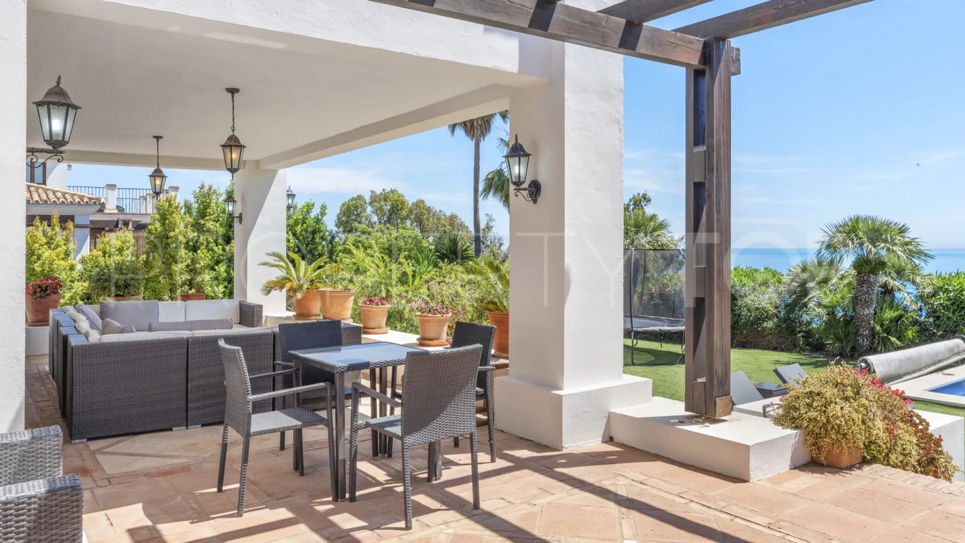 Villa con 4 dormitorios en venta en Manilva
