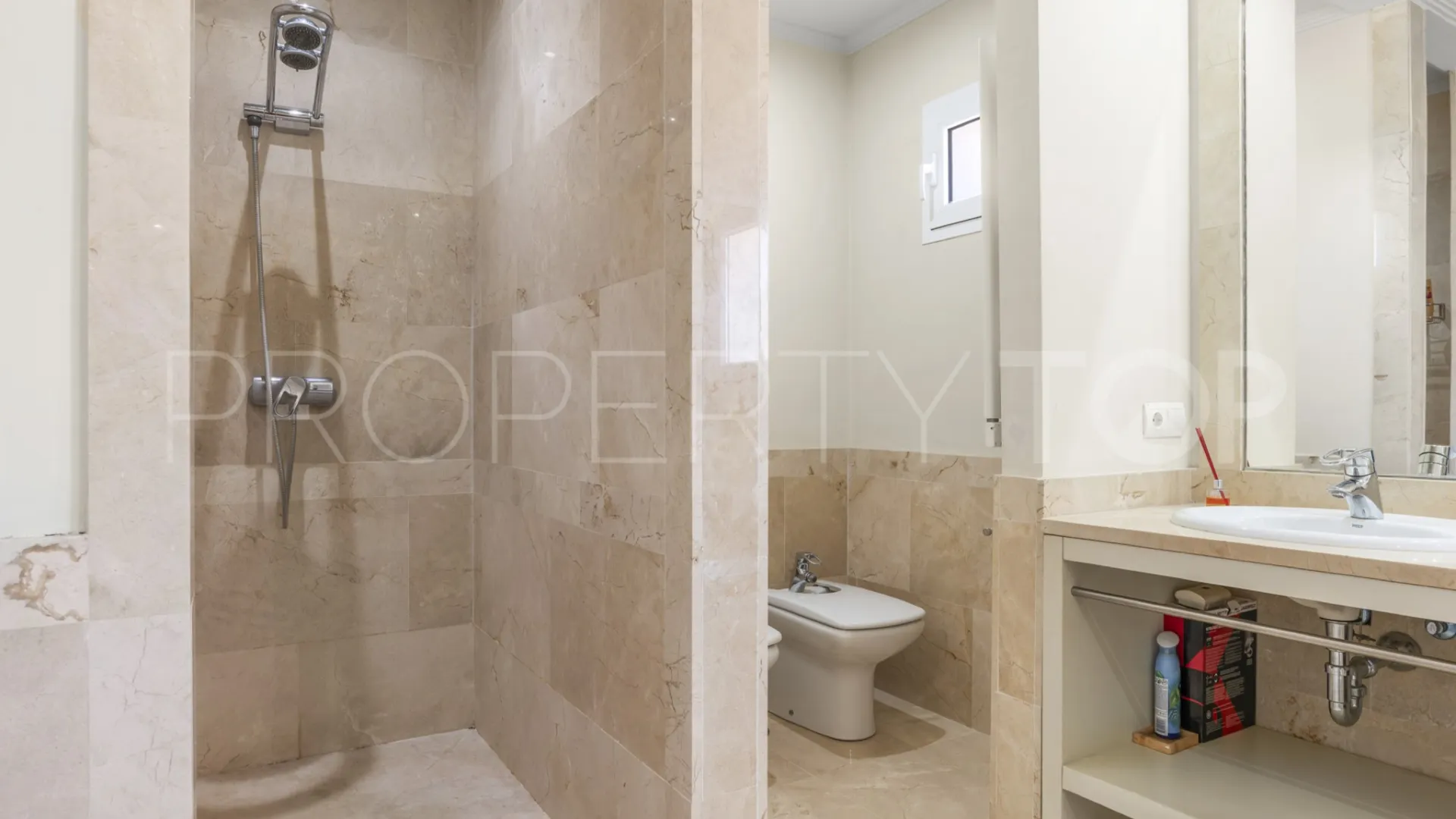 Villa con 4 dormitorios en venta en Manilva