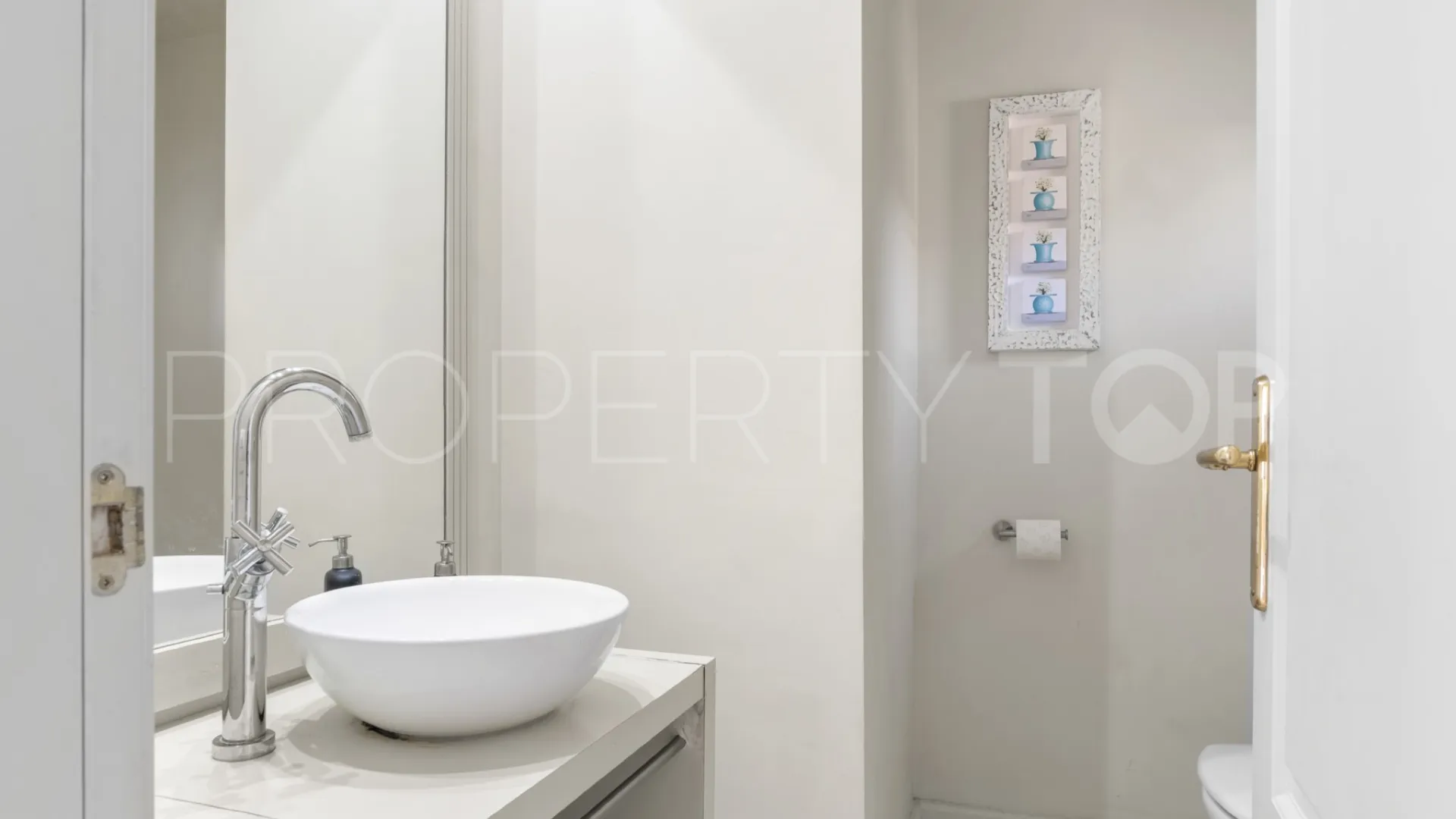 Villa con 4 dormitorios en venta en Manilva