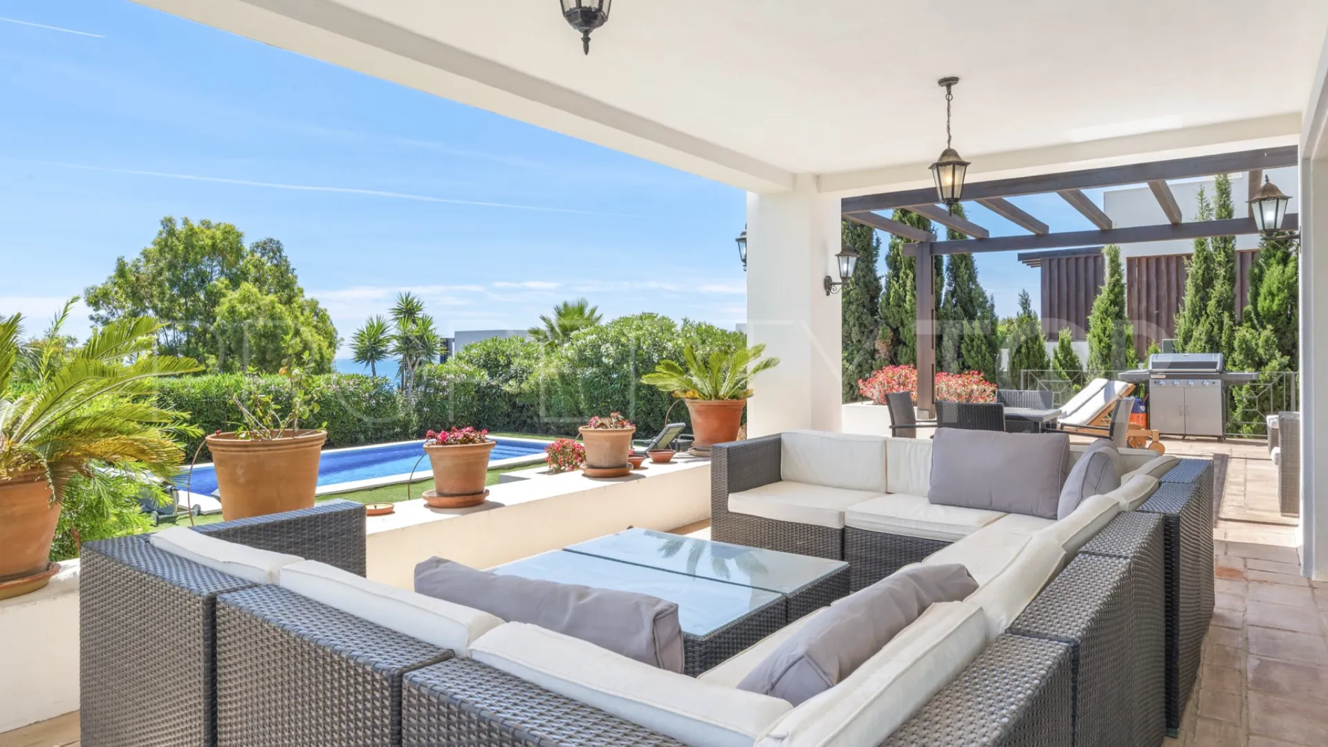 Villa con 4 dormitorios en venta en Manilva