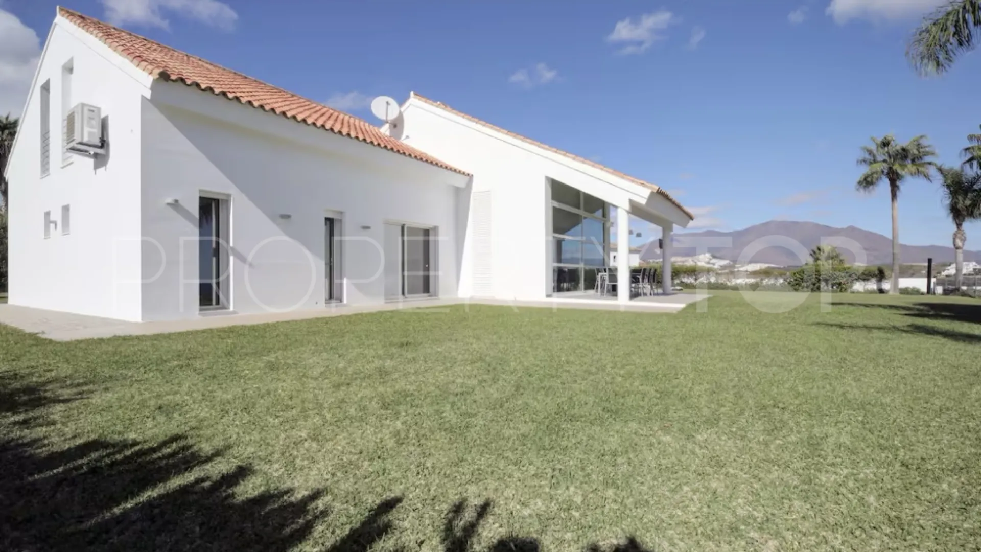 Comprar villa en Manilva